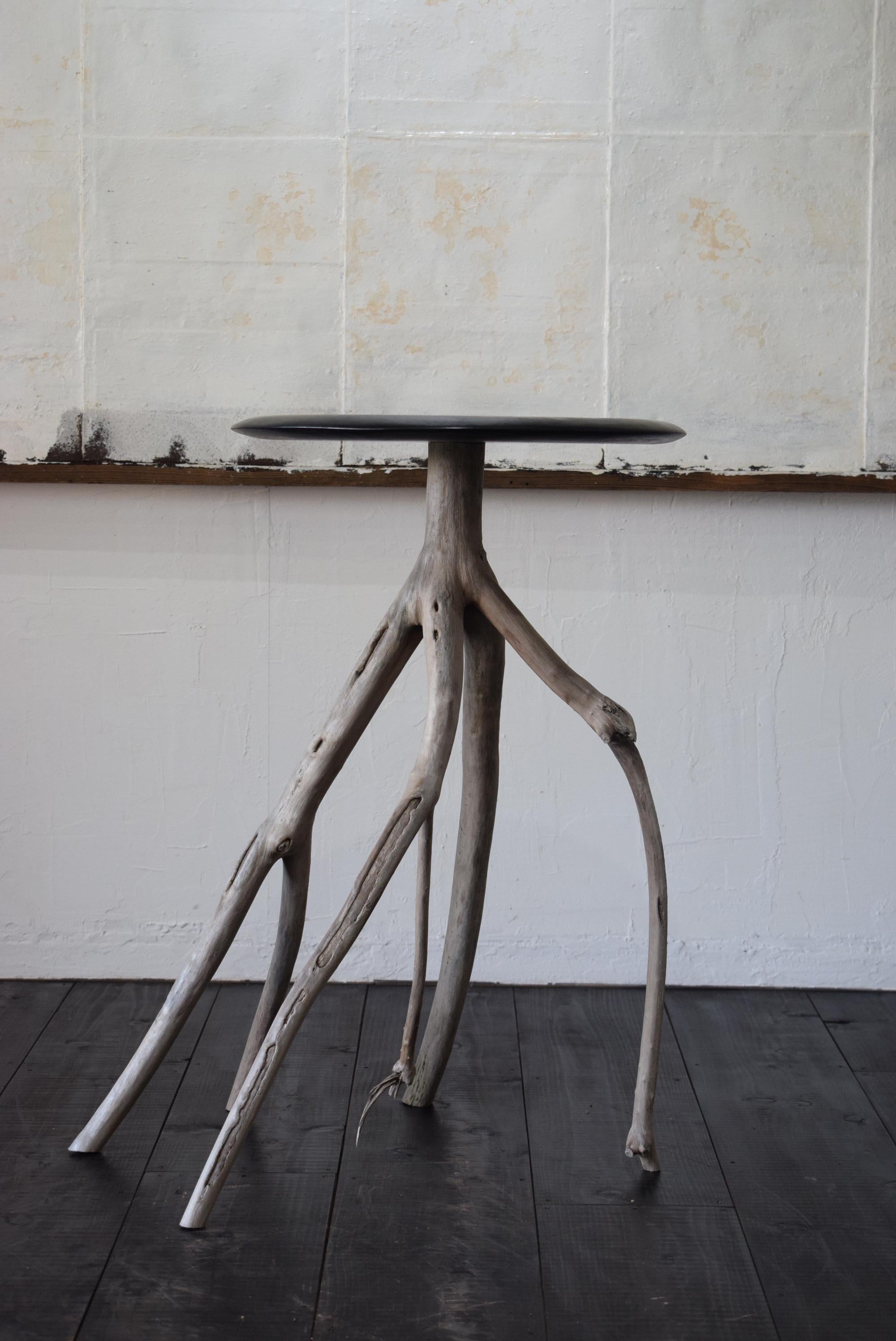 It will be a table made of driftwood with a loneliness. It is practical and has a beautiful appearance as an object.

Size W:54 D:44 H:69.5(cm) 
Weight about 3kg.