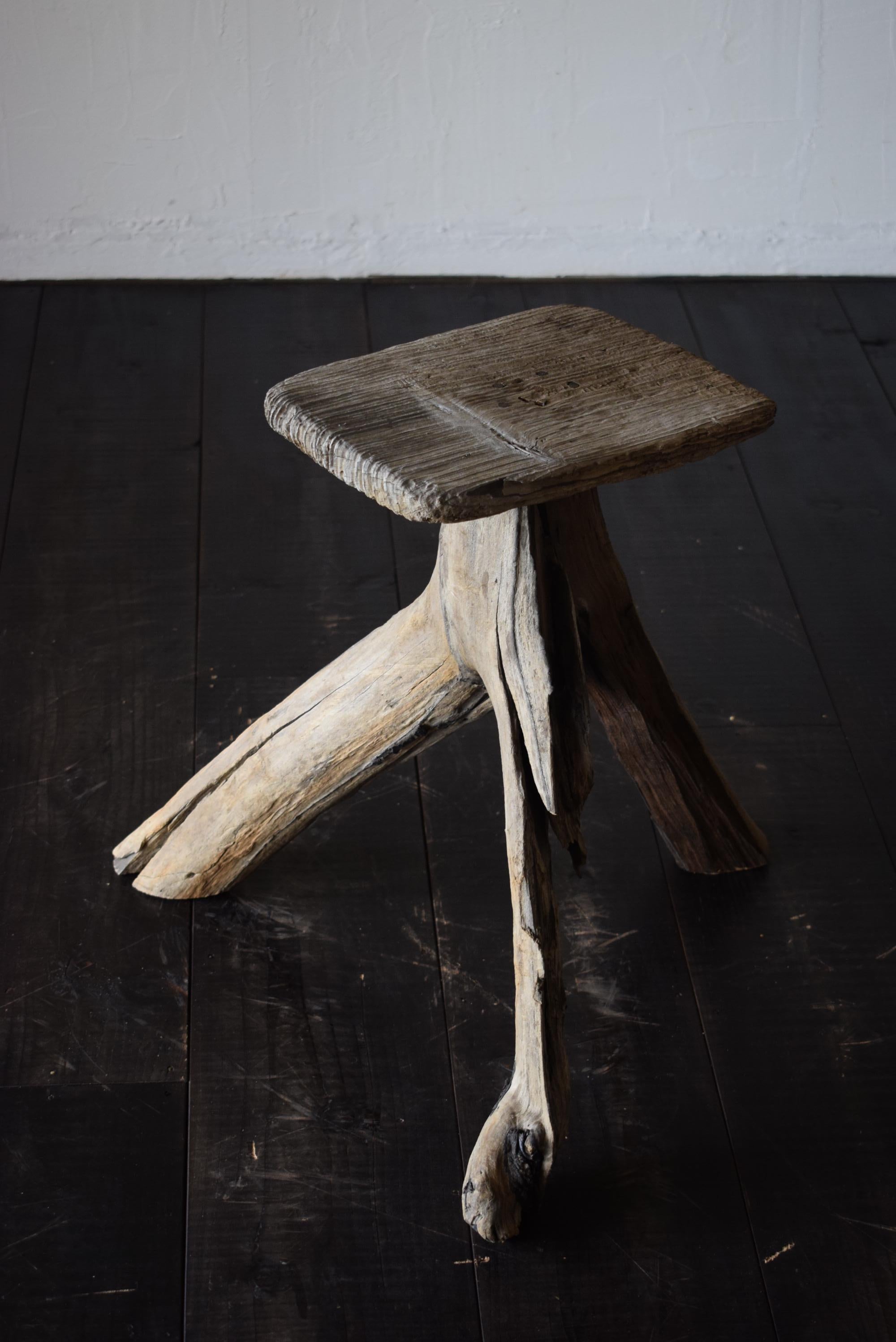 Japanese Driftwood Stool /Exhibition Table / Flower Stand /Wabisabi Stool 2