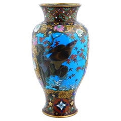 Vase en émail cloisonné à motif floral d'aigle japonais