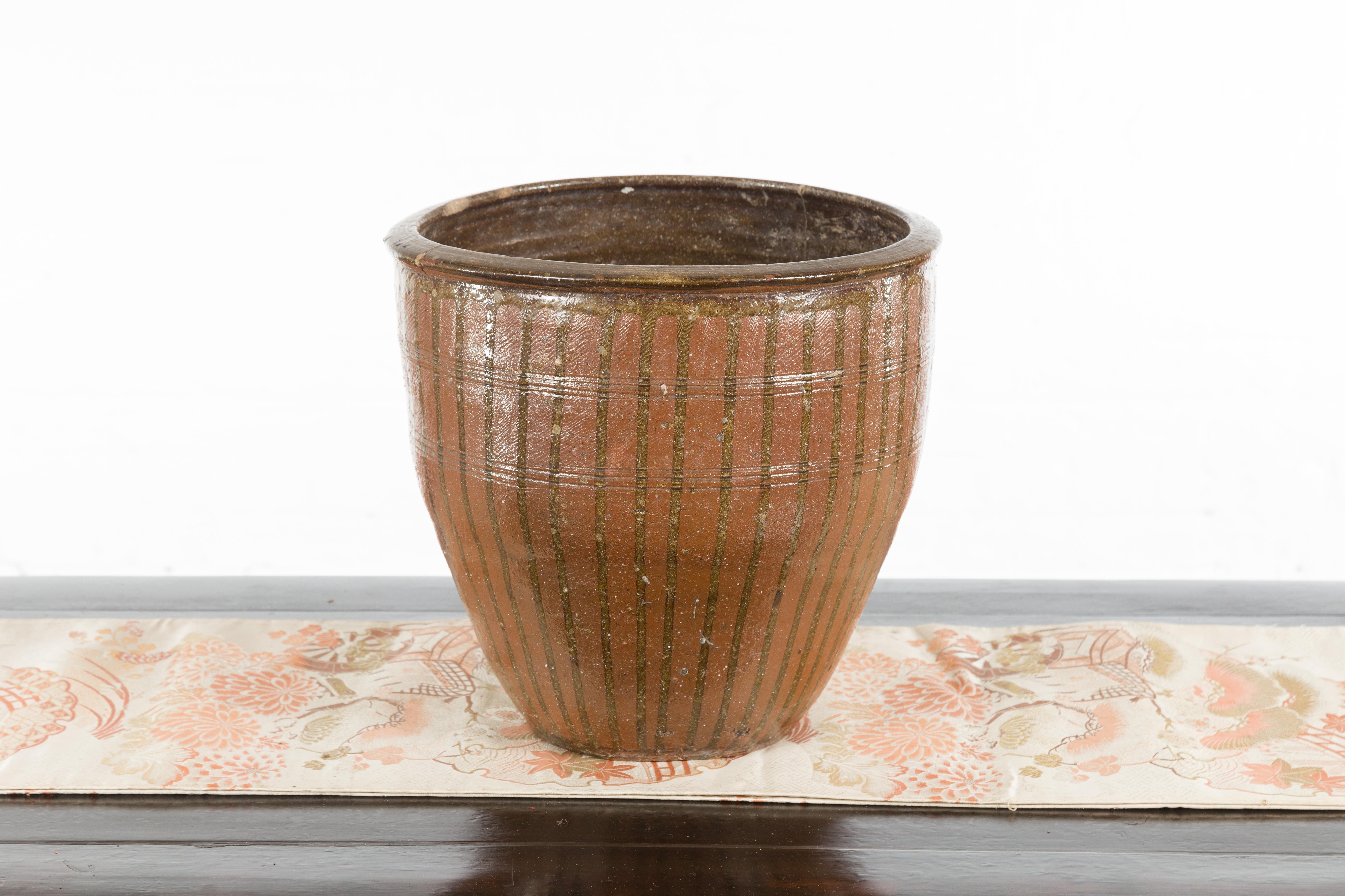 Pot en porcelaine japonaise Tamba Tachikui marron du début du 20e siècle avec trempage Bon état - En vente à Yonkers, NY