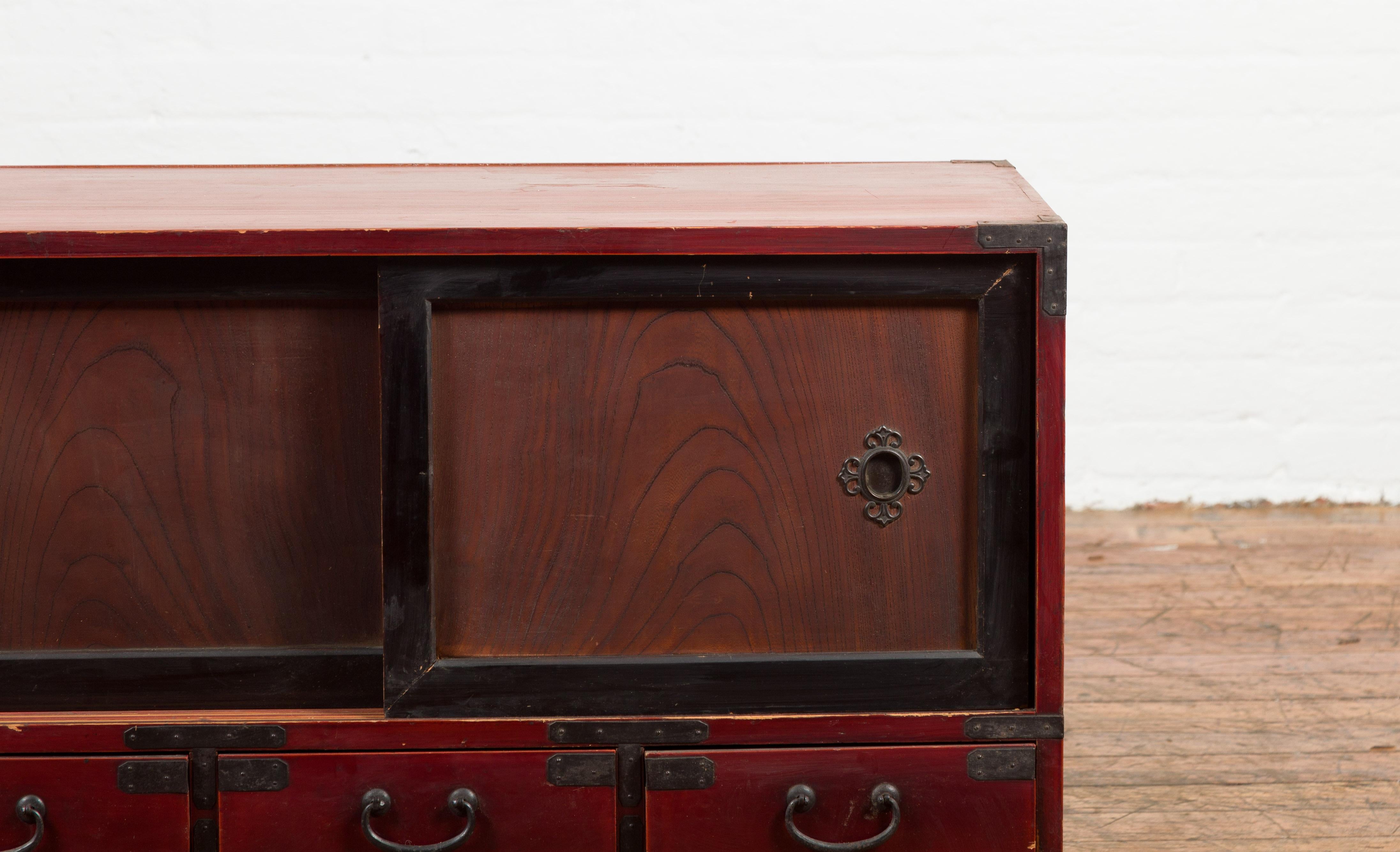 Japanese Early 20th Century Dark Red and Black Lacquered Tansu Cabinet 2