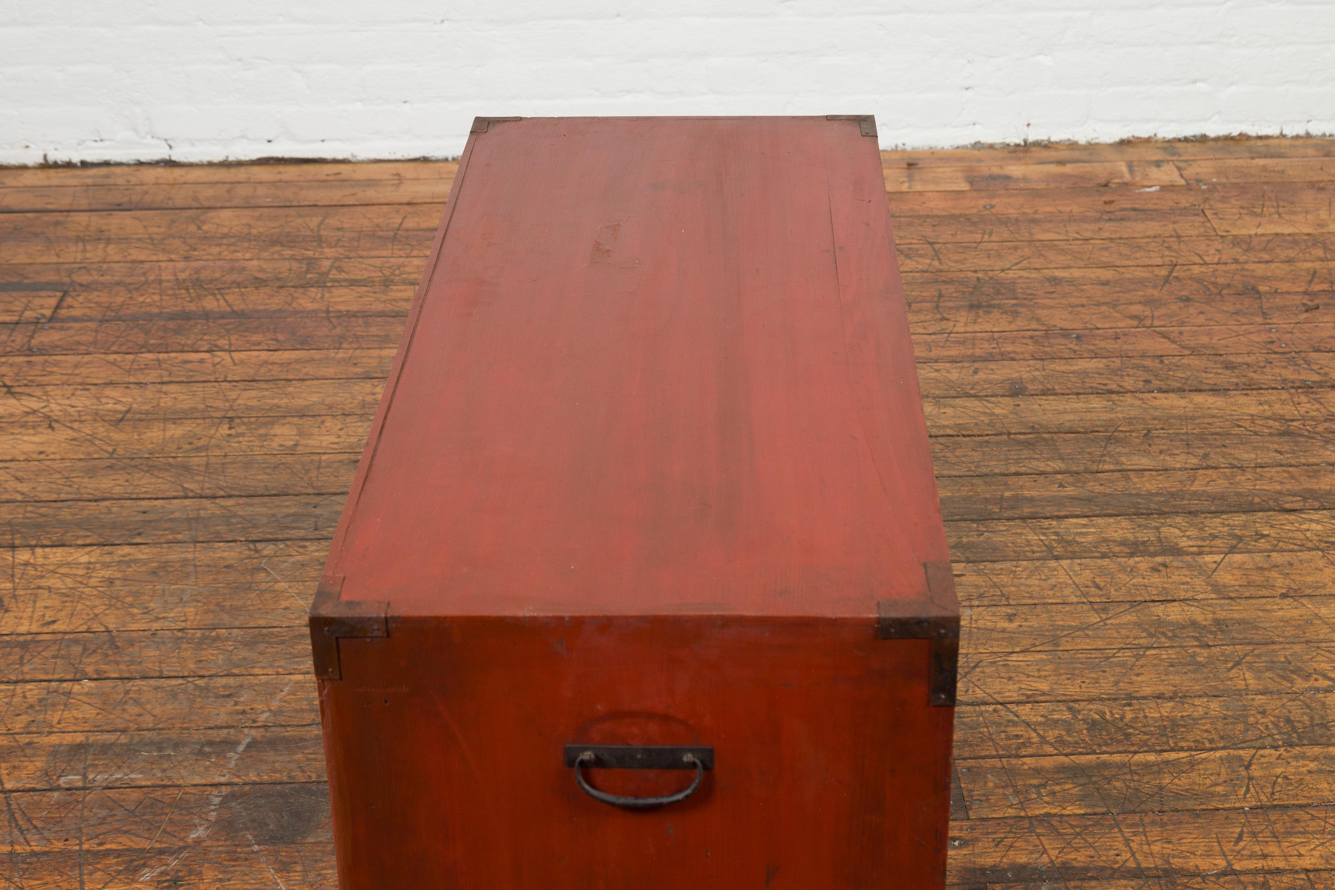Japanese Early 20th Century Dark Red and Black Lacquered Tansu Cabinet 4