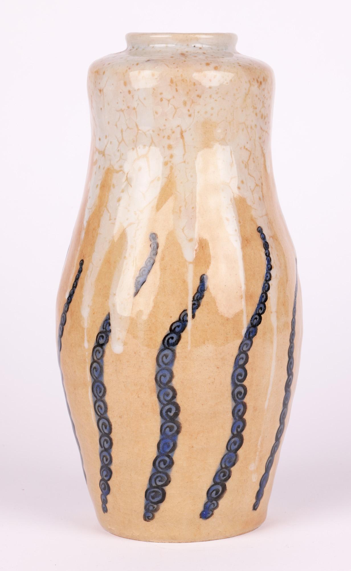 Vaso in Studio Pottery giapponese dell'inizio del XX secolo con disegni a forma di coda di polpo in vendita 6
