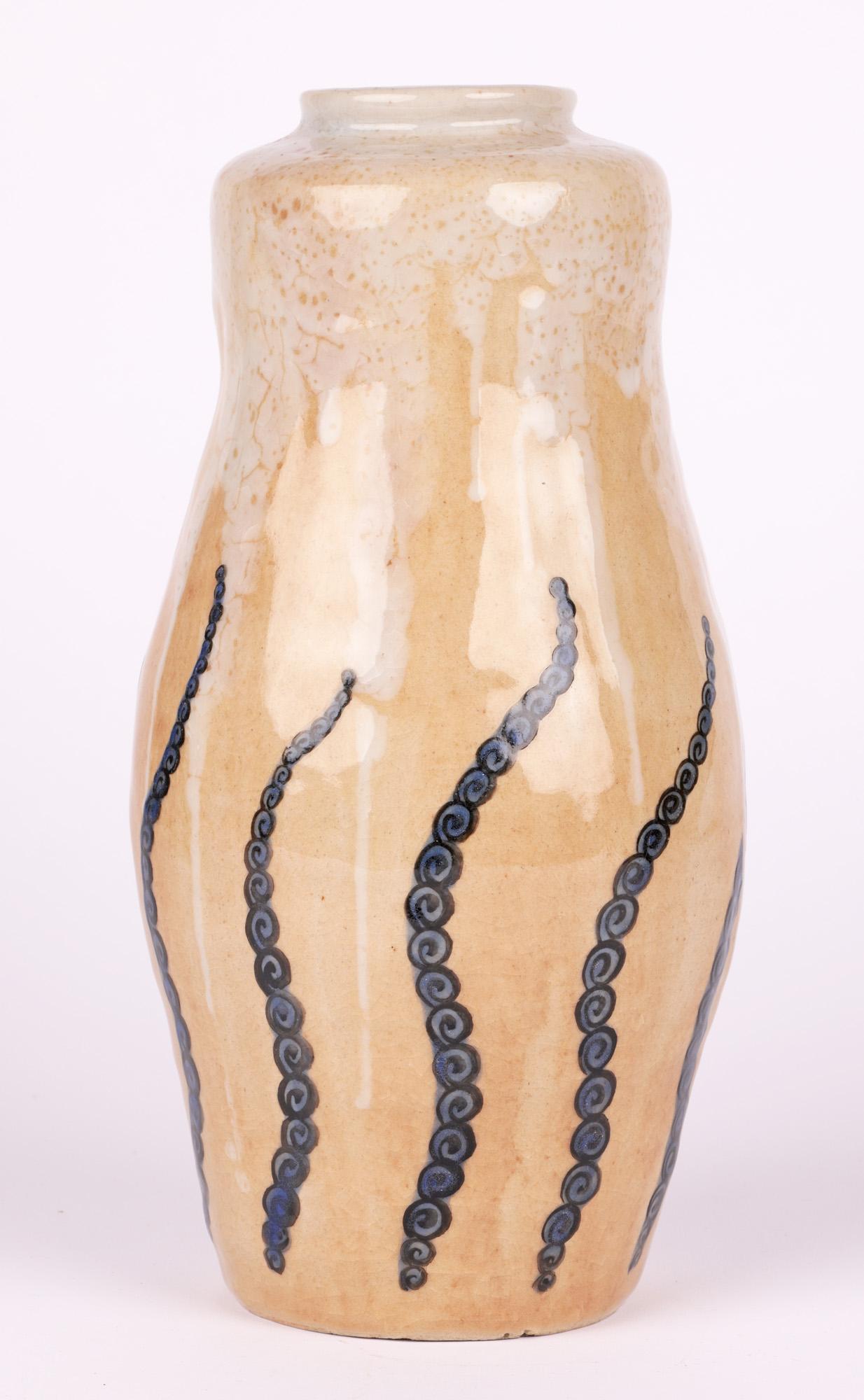 Vaso in Studio Pottery giapponese dell'inizio del XX secolo con disegni a forma di coda di polpo in vendita 8