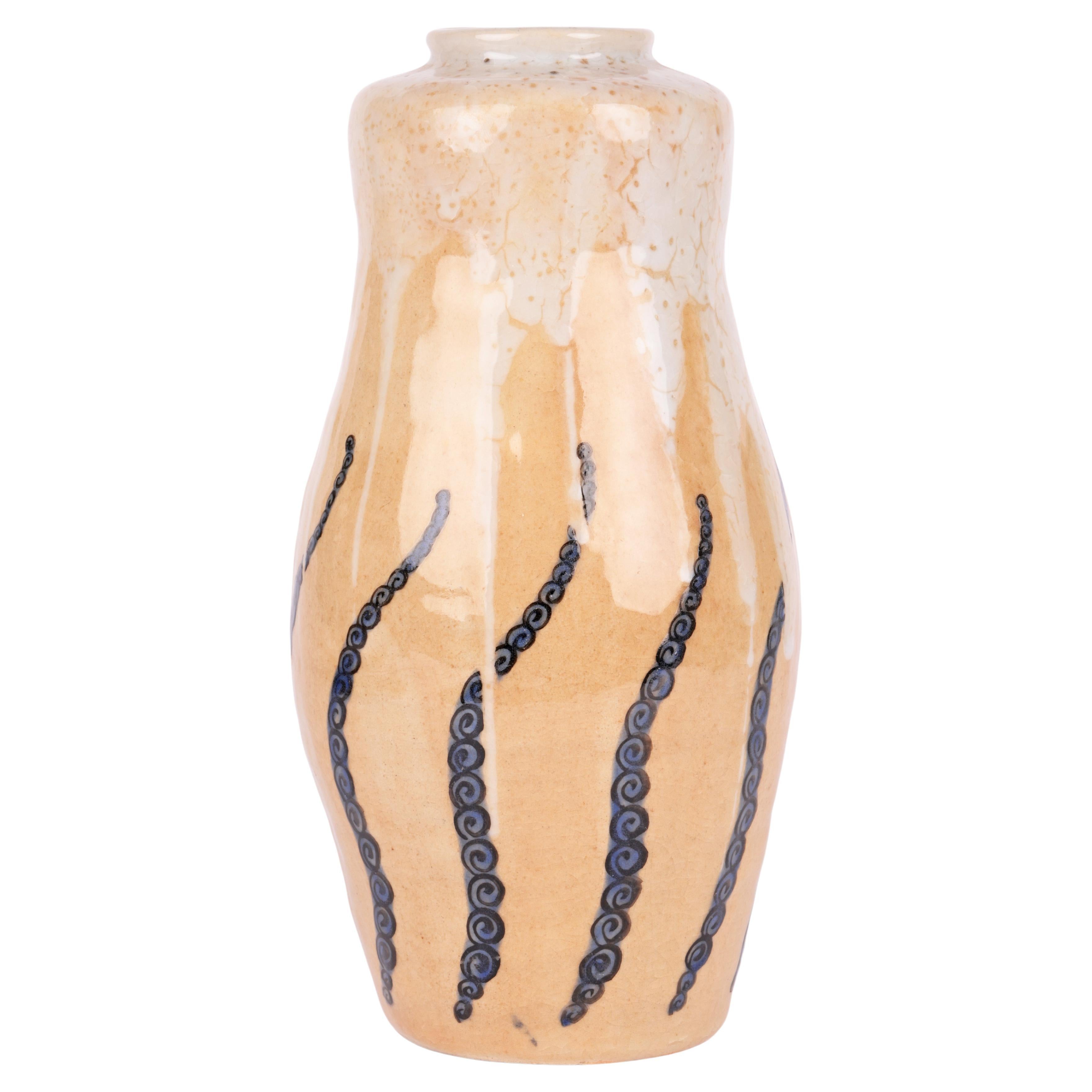 Vaso in Studio Pottery giapponese dell'inizio del XX secolo con disegni a forma di coda di polpo