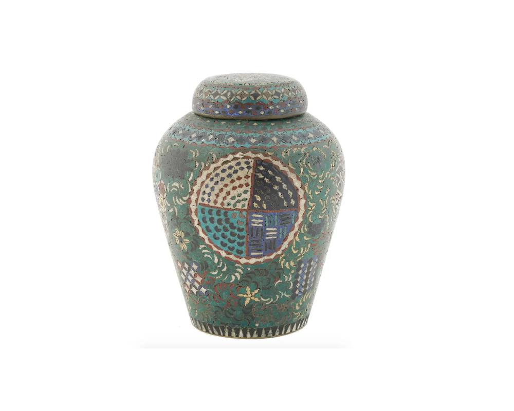 Japanese Early Meiji Cloisonne Enamel Lidded Jar In Good Condition For Sale In New York, NY