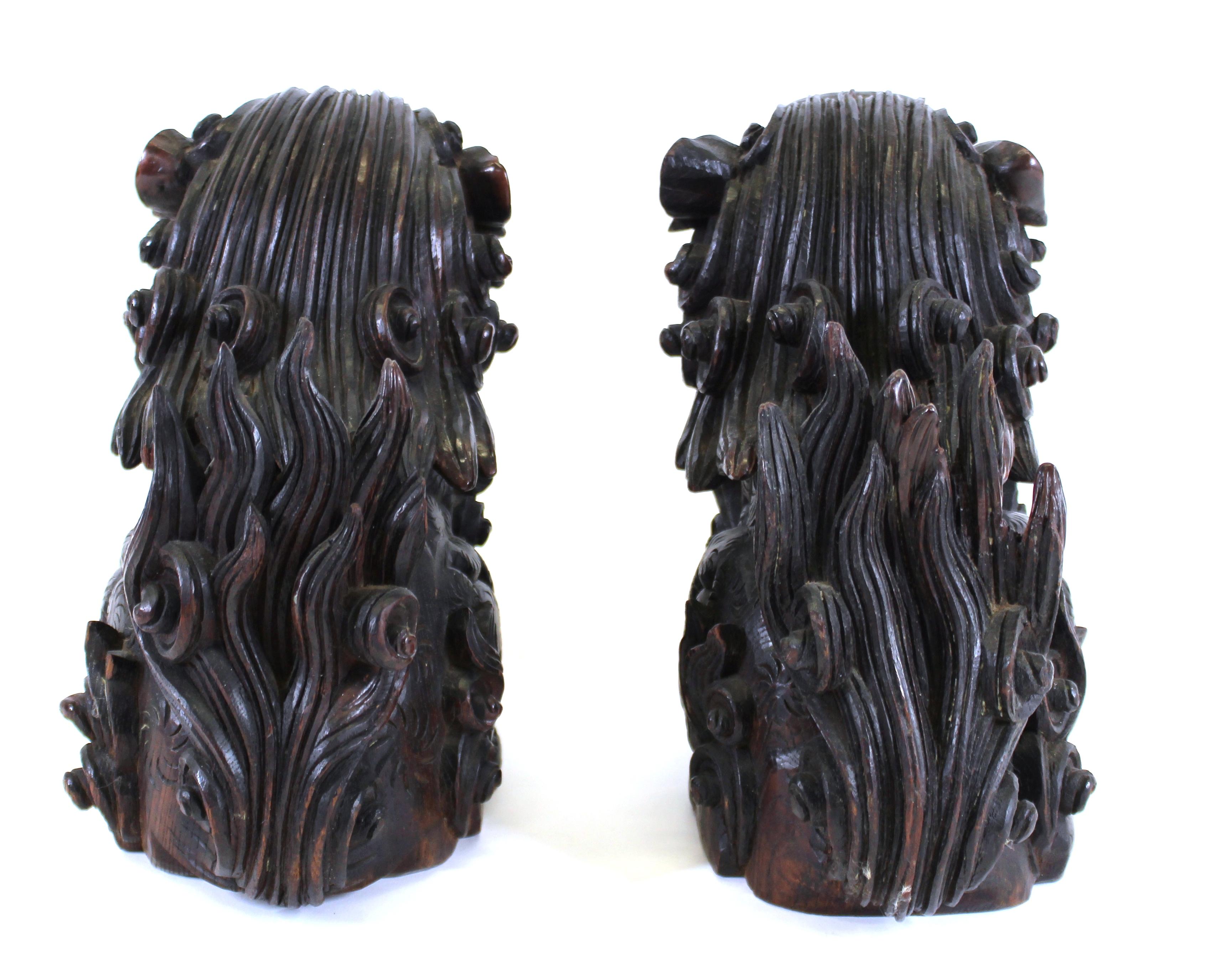 Milieu du XVIIIe siècle Chiens en bois sculpté japonais Edo Wood Wood