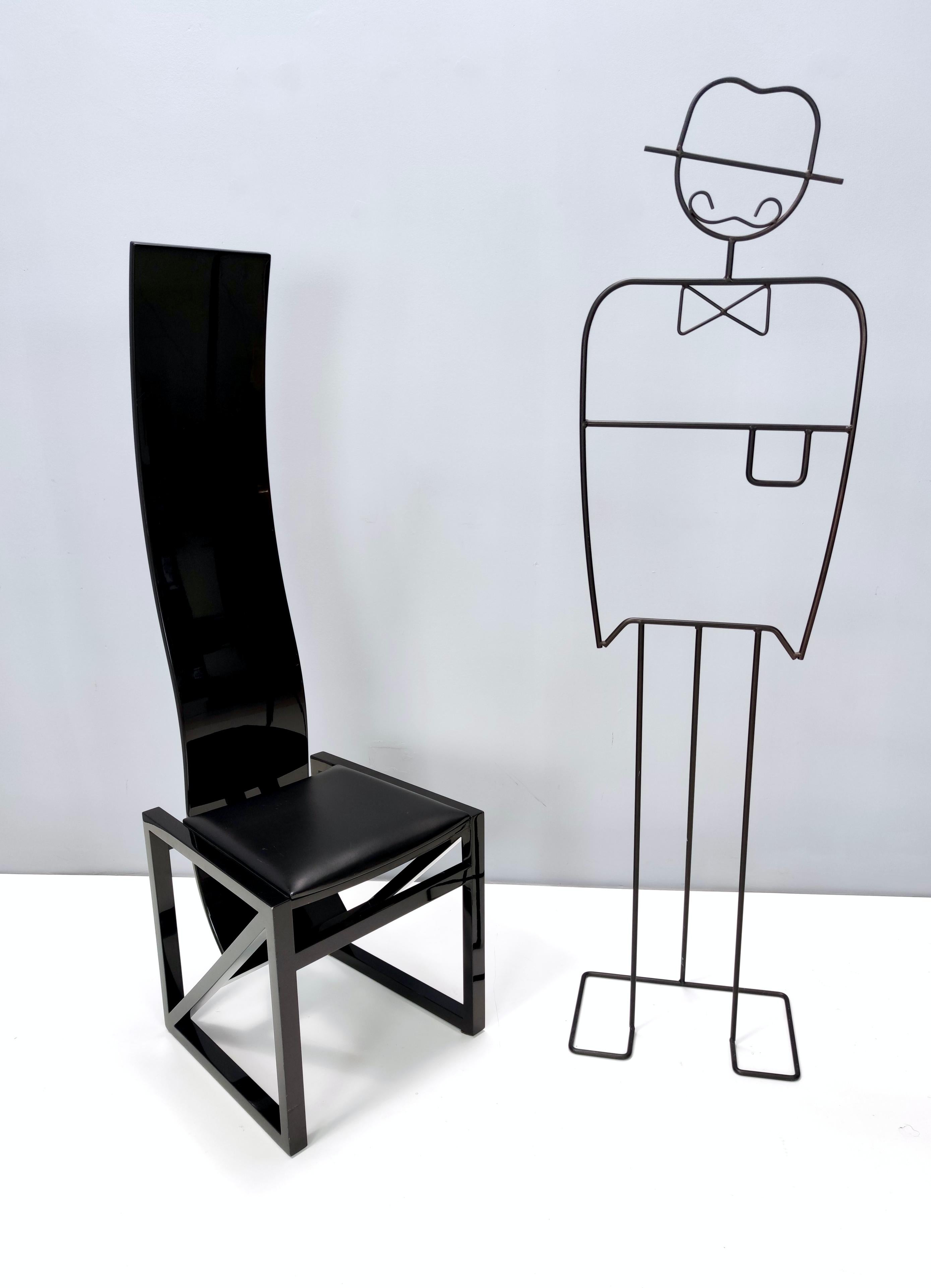 Dieser Stuhl aus der EDO-Serie wurde in den 1980er Jahren von dem japanischen Architekten Kisho Kurokawa entworfen und von der PPM Corporation, Tokio, hergestellt. 
Das Designkonzept der EDO-Serie basiert auf der Symbiose zwischen unserem modernen
