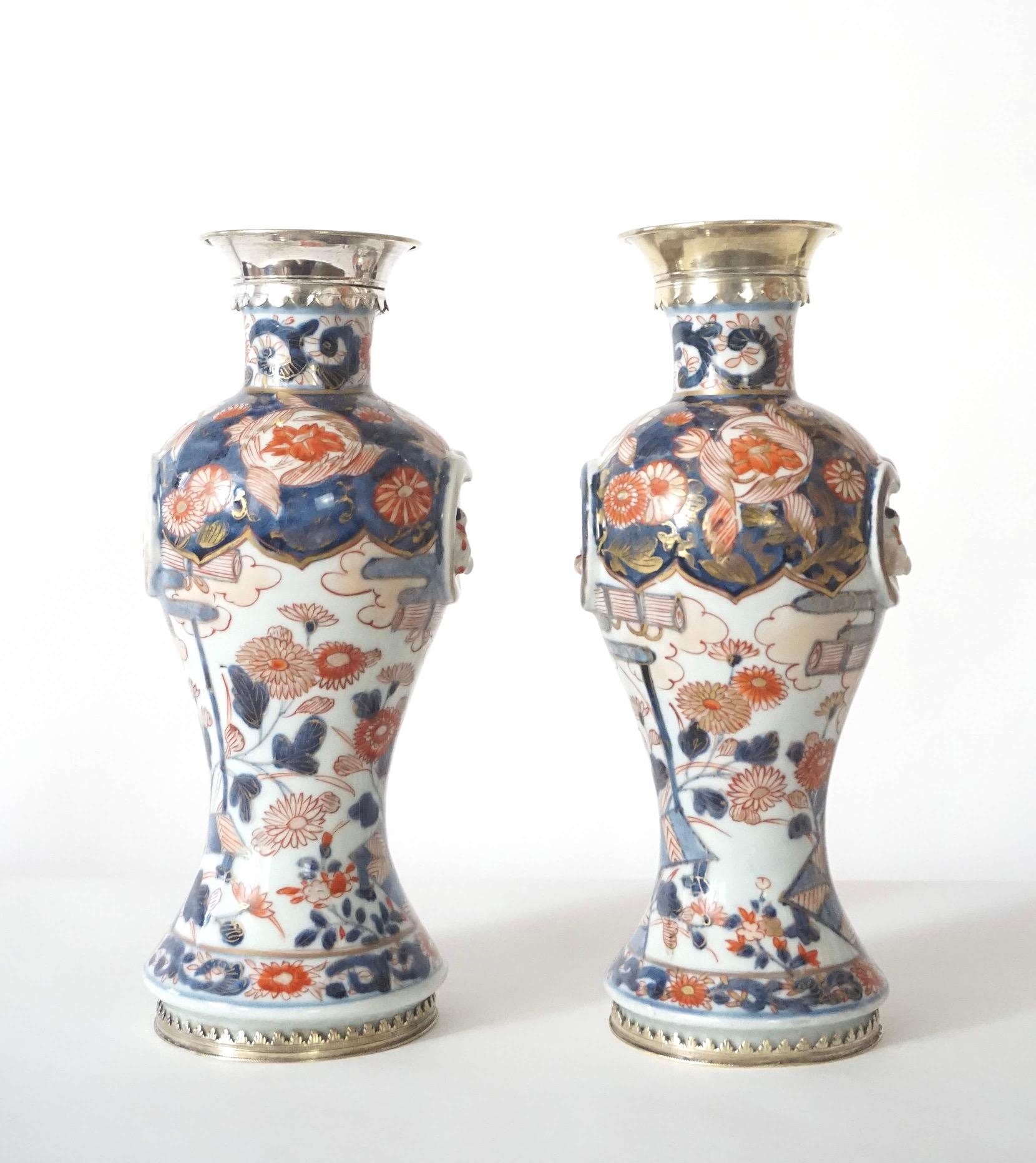 Japanese Edo Imari Paktong Mounted Garniture Vases, Pair, circa 1720 In Fair Condition For Sale In Kinderhook, NY