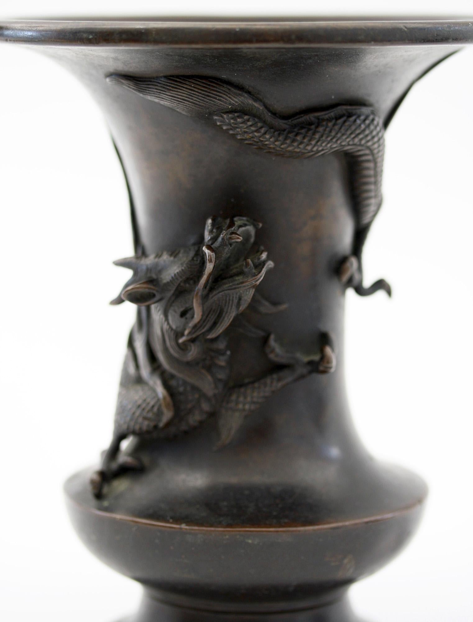 Japanese Edo/Meiji Signed Bronze Campana Shape Dragon Vase, 19th Century 7