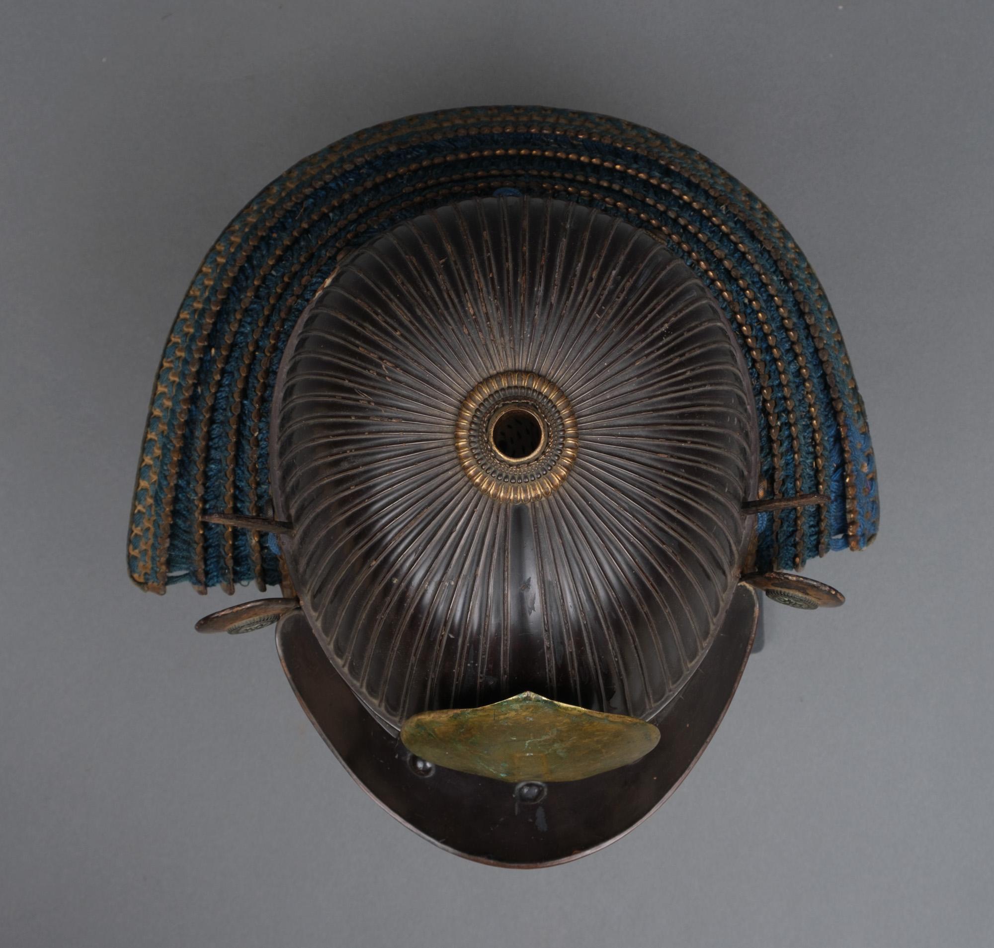Japanese Edo-Period 62-Plate Kabuto 兜 'Helmet' with Long Lacquer Wakidate 4