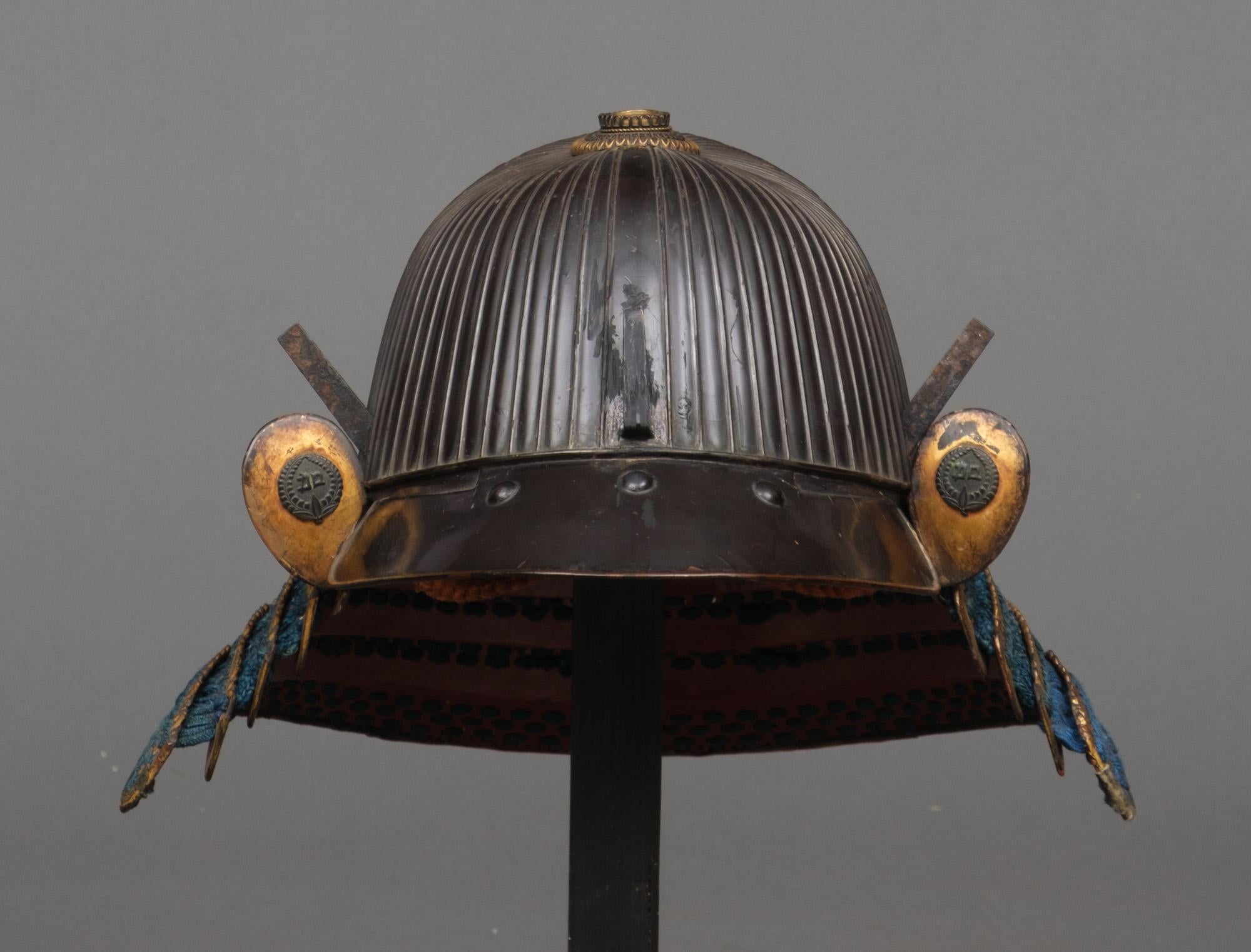 Japanese Edo-Period 62-Plate Kabuto 兜 'Helmet' with Long Lacquer Wakidate 9