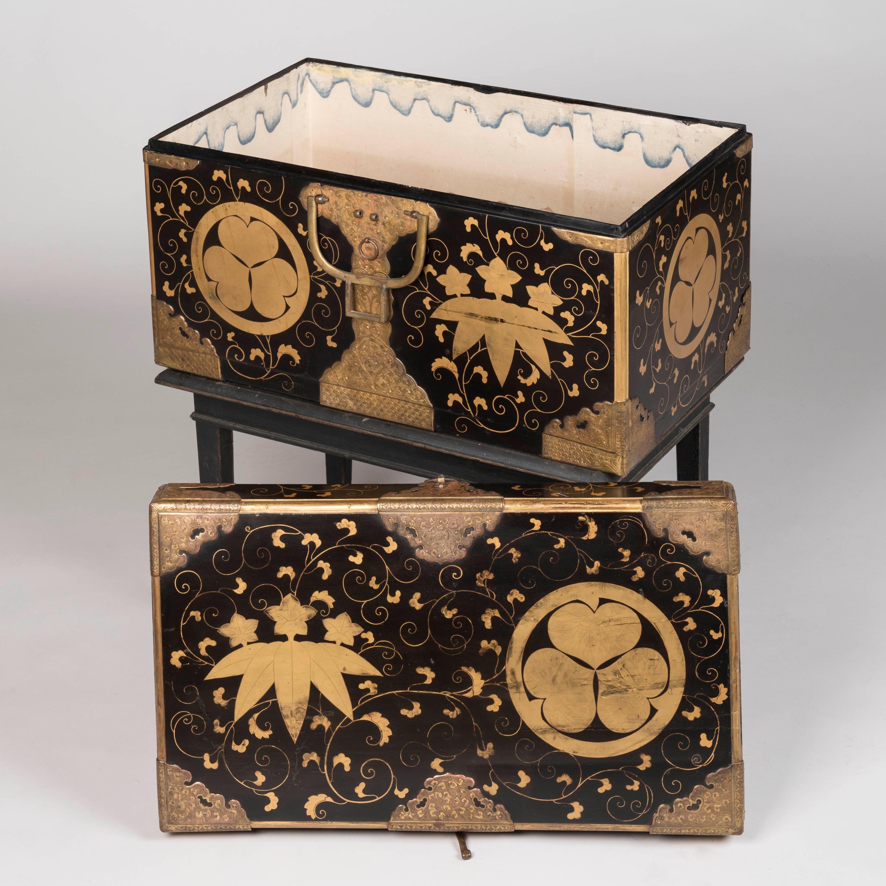 19th Century Japanese Edo Period Black & Gold 'Nagamochi' Dowry Trunk with Family Crests For Sale