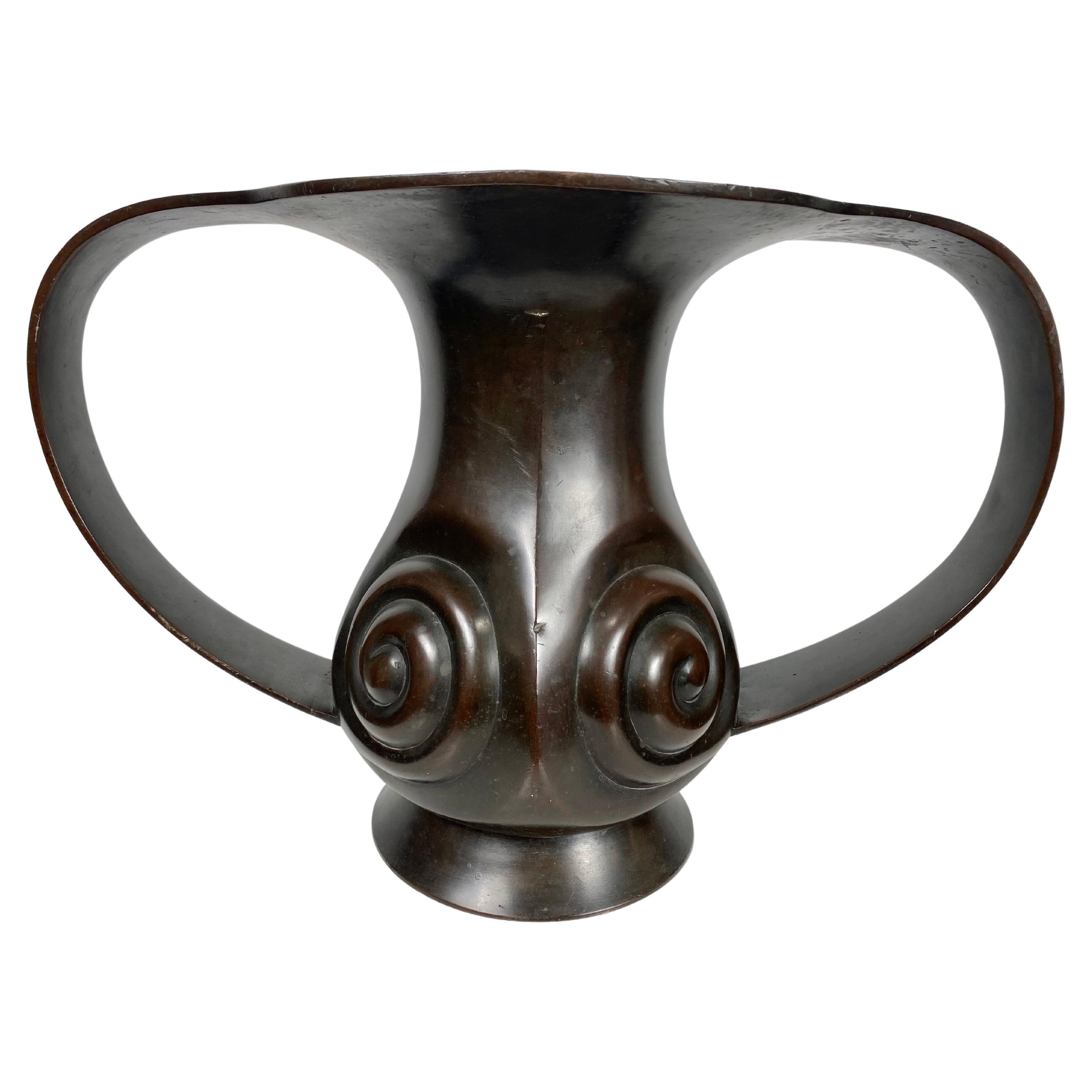 Vase japonais en bronze de la période Edo en forme de poignée volante de Mimikuchi en vente