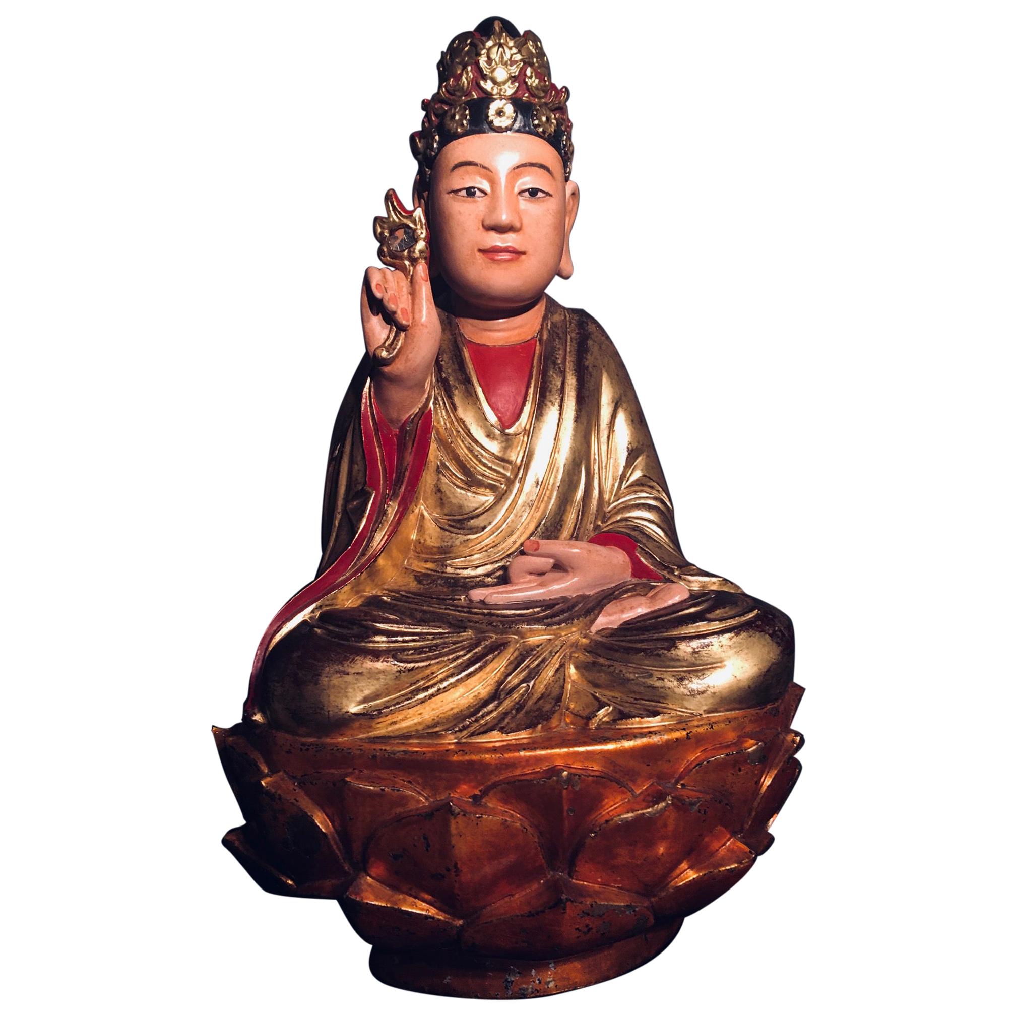 Bodhisattva assise tenant une fleur, sculptée et dorée, vietnamienne du 19ème siècle