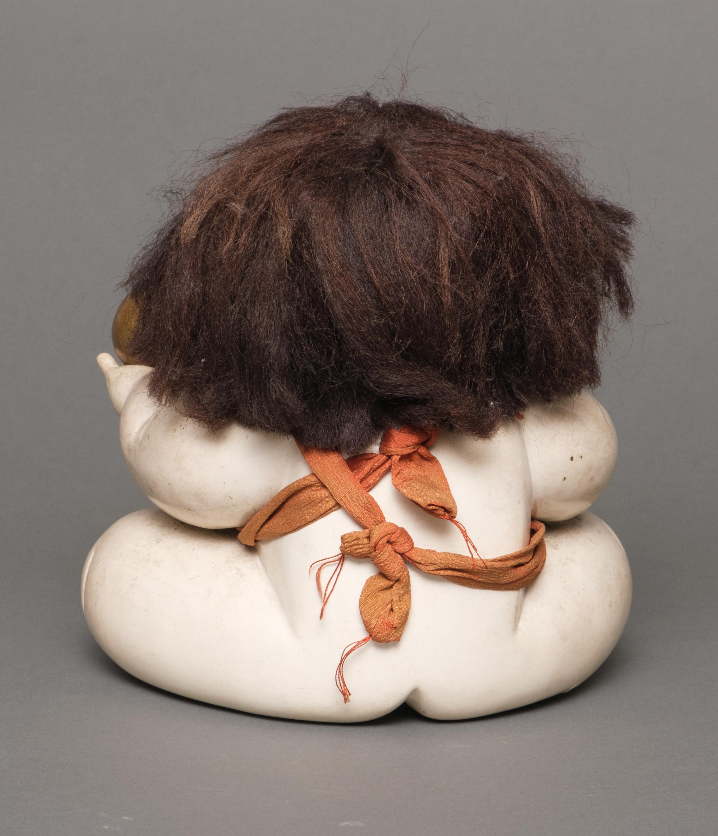 Japanische gosho'ningyô 御所人形 (Palastpuppe) aus der Edo-Zeit mit einem molligen, sitzenden Kind im Angebot 4