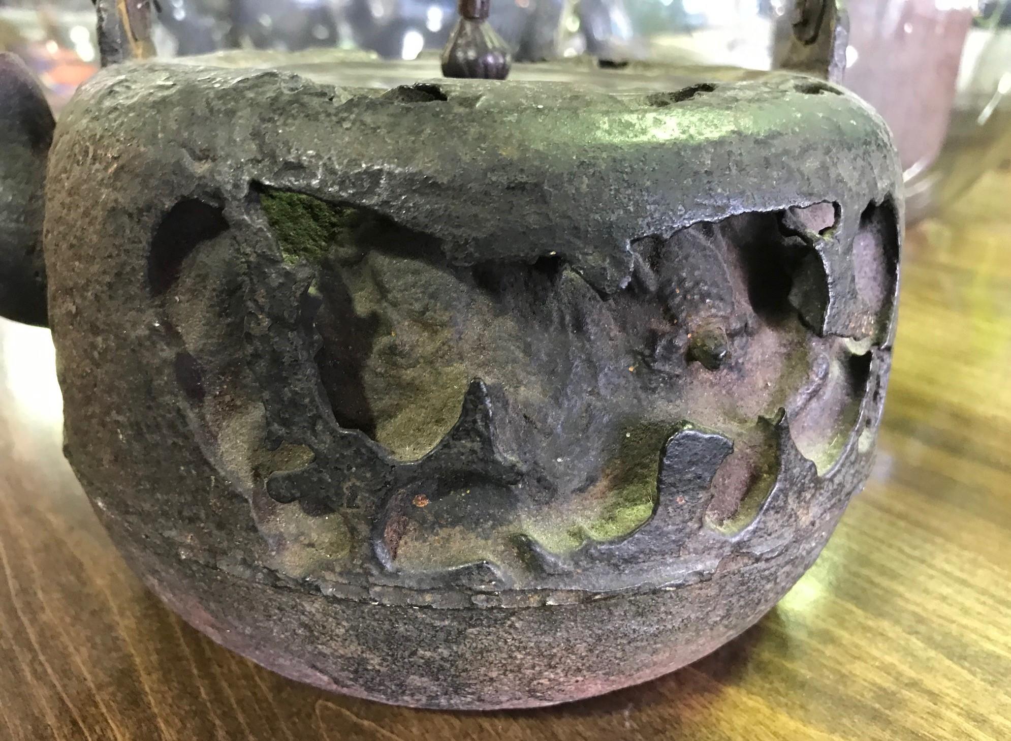 19th Century Japanese Edo Period Iron Tetsubin Tea Pot Kettle with Turtle Motif Decoration