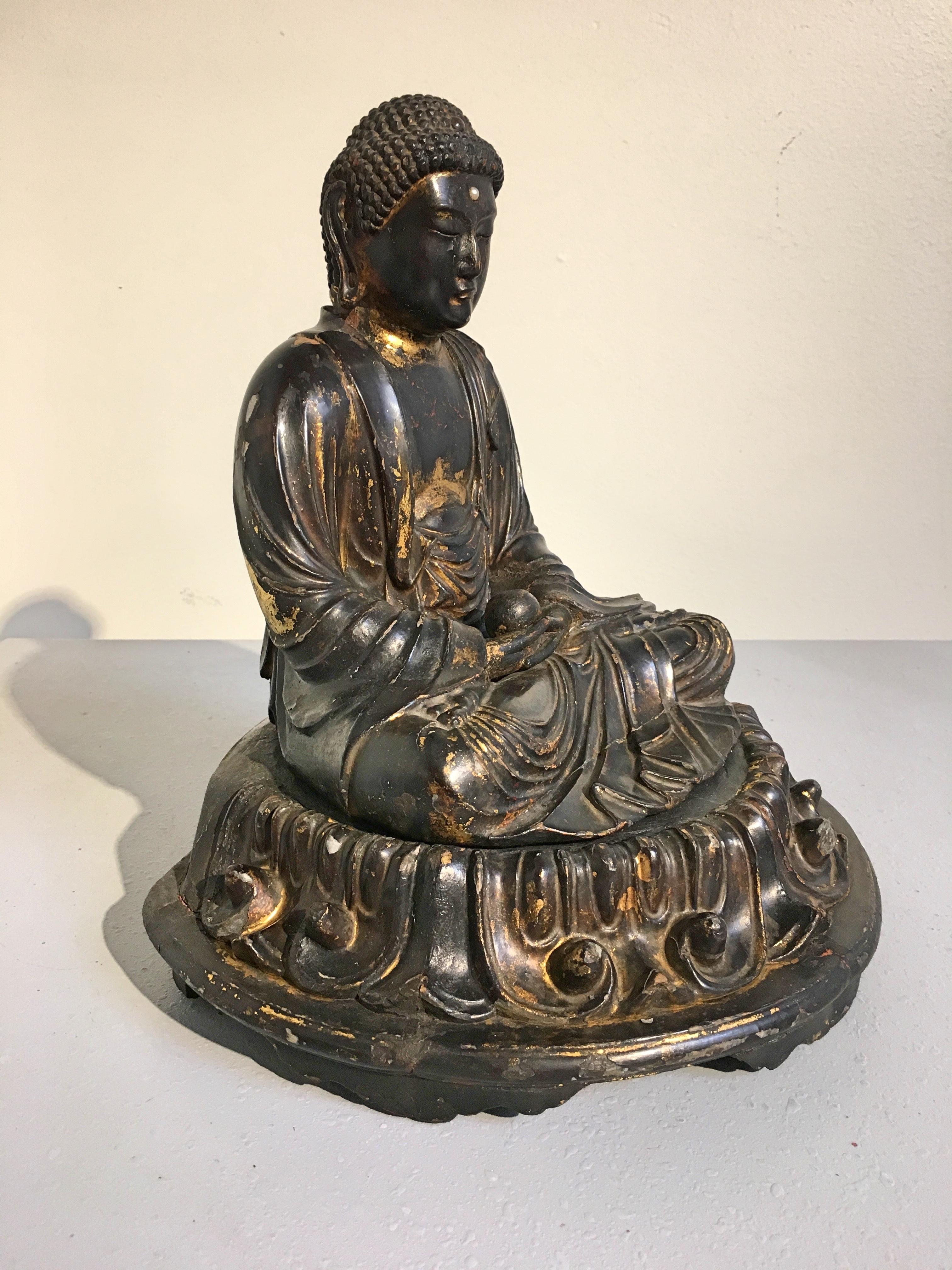 Japanese Edo Period Lacquered Wood Medicine Buddha, Yakushi Nyorai In Good Condition In Austin, TX