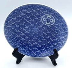 Japanese Edo Period Nabashima Porcelain Plate w/ Sea Shells & Crest, Ca. 1850