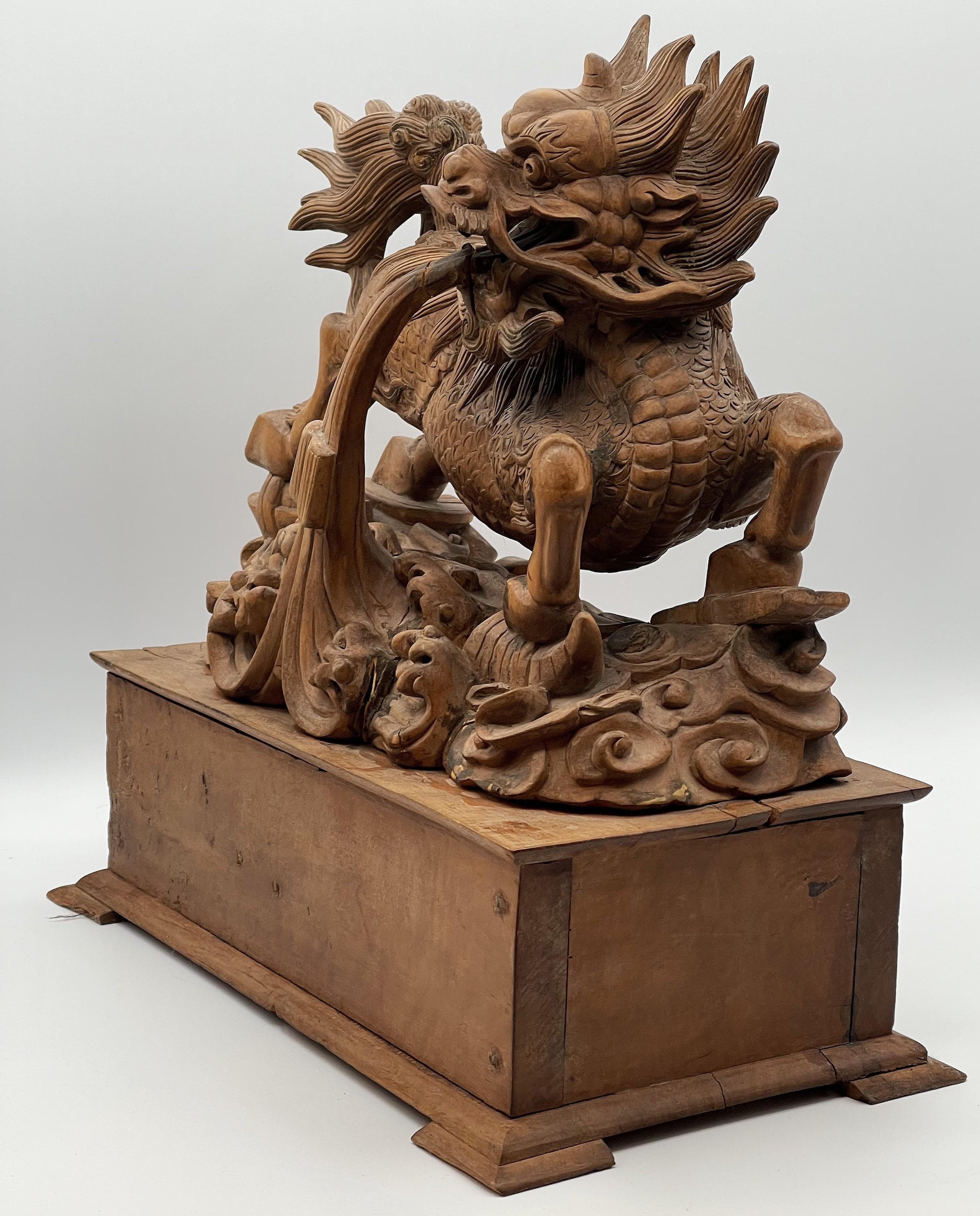 Japonais Okimono japonais de la période Edo représentant une figure mythologique de Kirin, vers 1860 1860 en vente