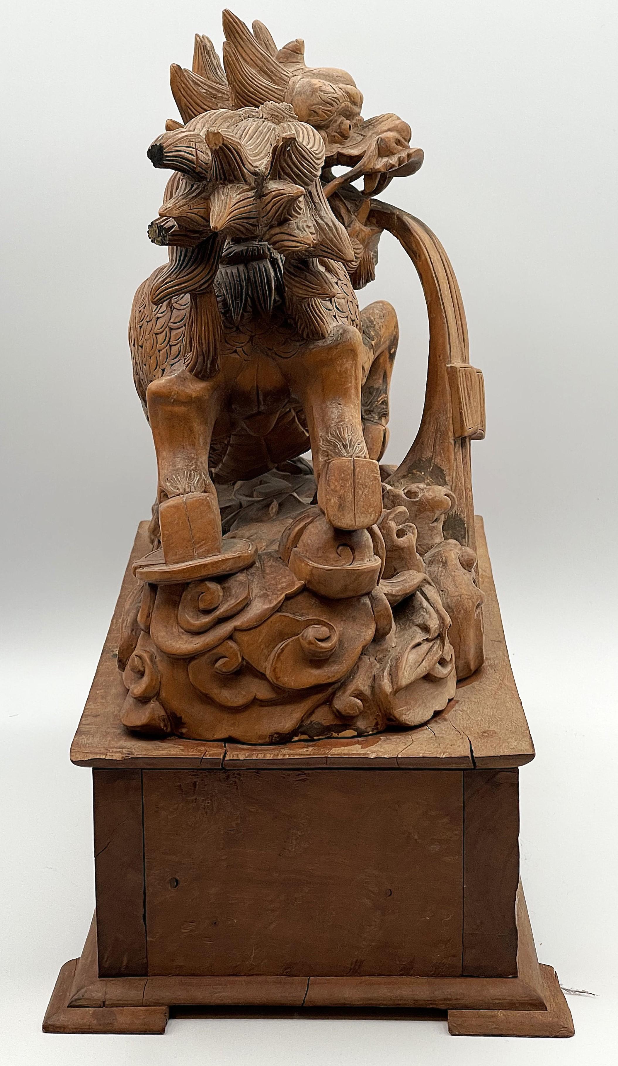 Milieu du XIXe siècle Okimono japonais de la période Edo représentant une figure mythologique de Kirin, vers 1860 1860 en vente