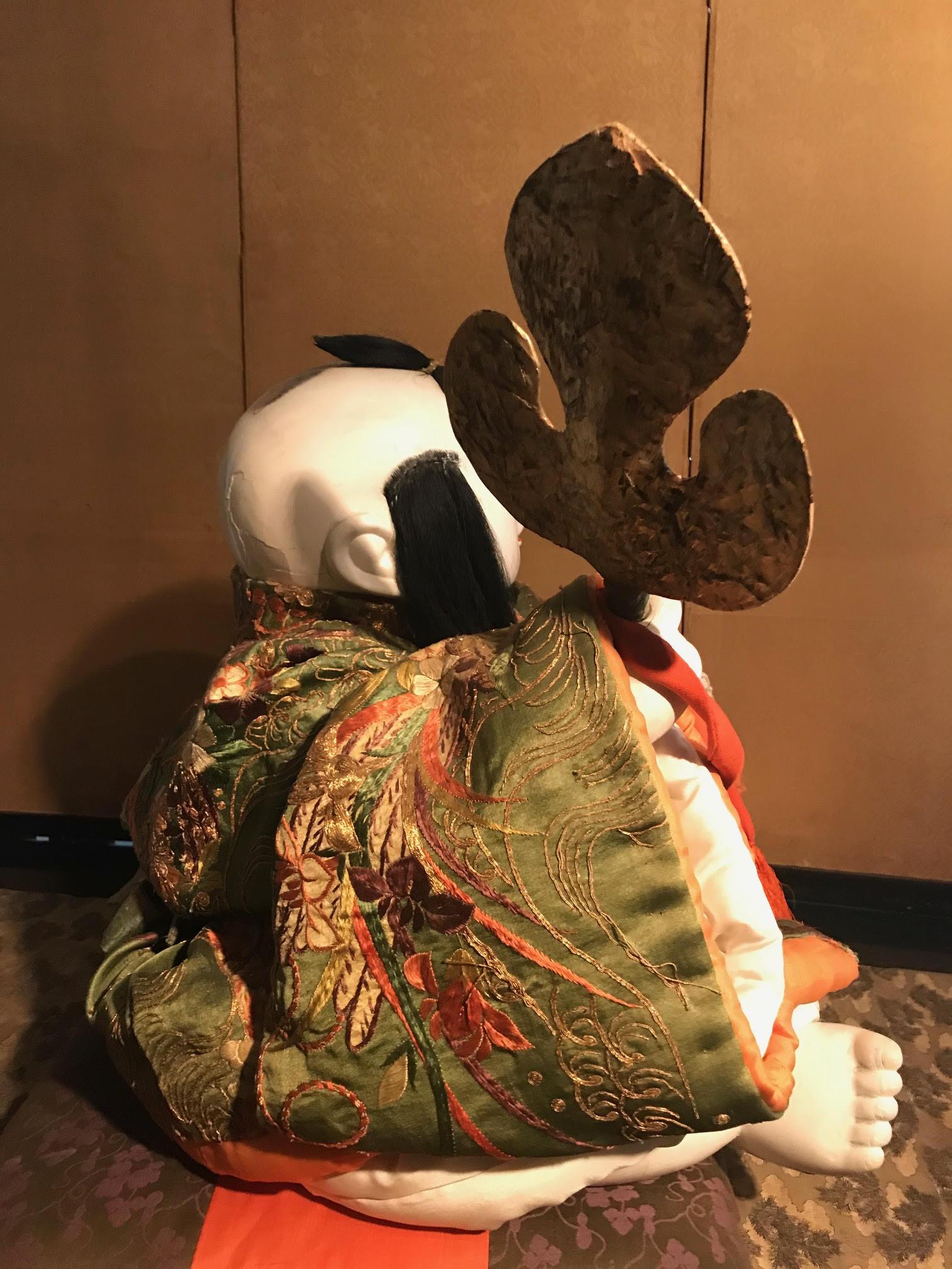 Textile Poupée impériale Gosho Ningyo assise de la fin de la période Edo