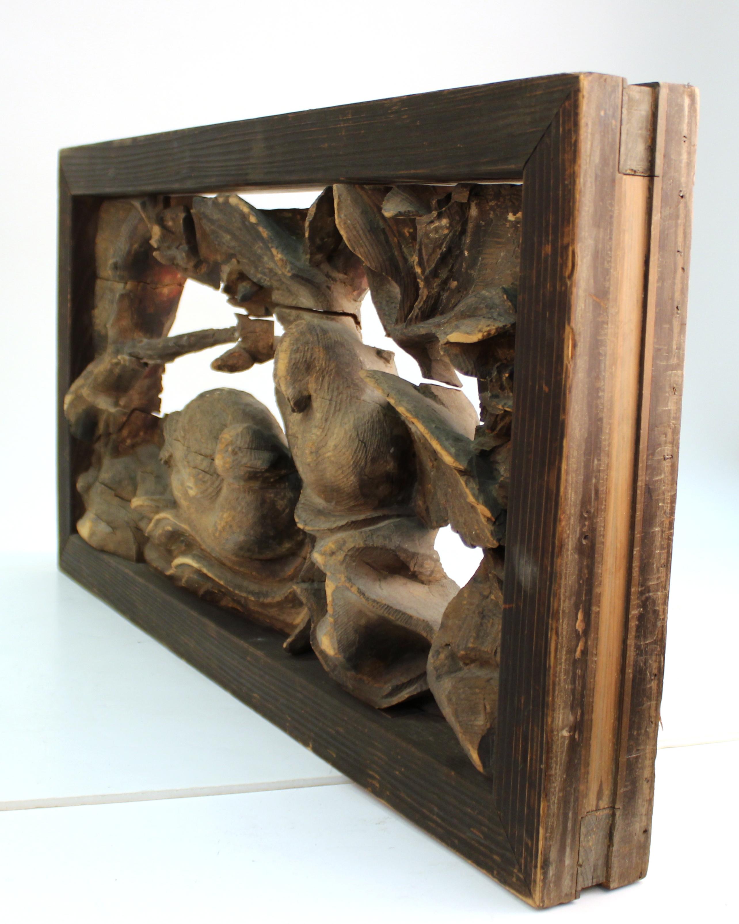 Japanese Edo Period Wood Temple Carving with Doves In Good Condition For Sale In New York, NY