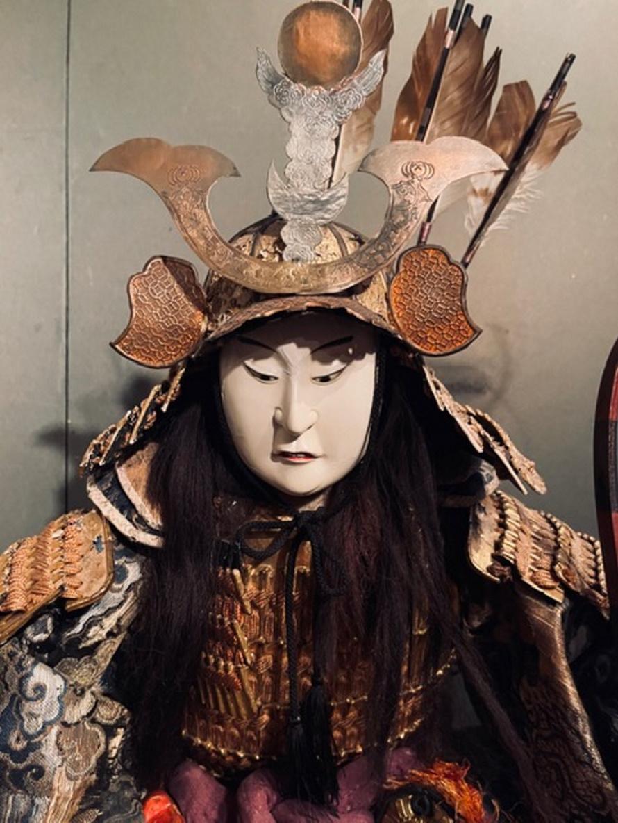 Japonisme Japanese Edo Period Yoshitsune and Bannerman Warrior Musha Ningyô, Ca. 1800 For Sale