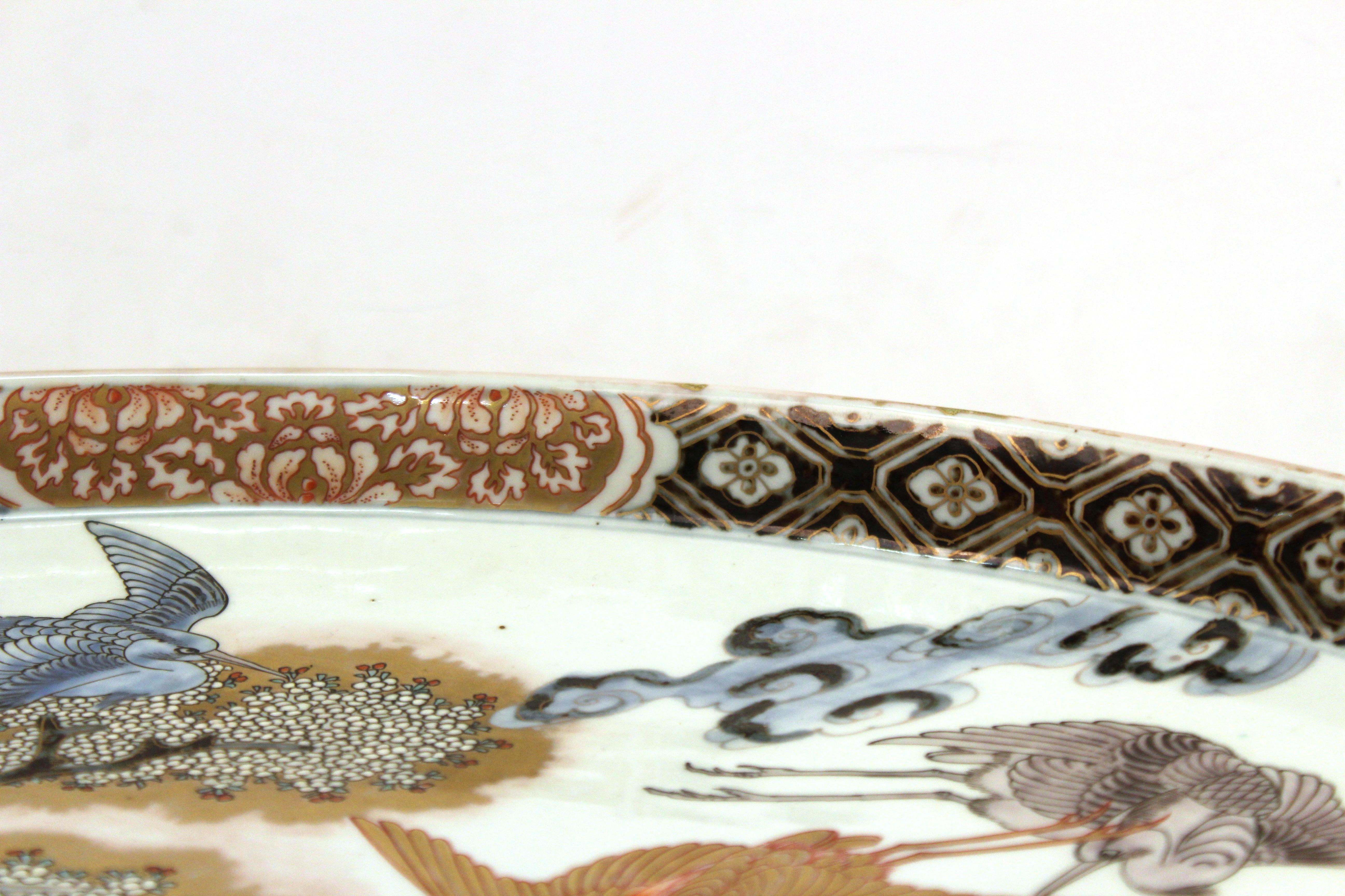 Japanese Meiji Porcelain Charger with Fish Theme For Sale 6