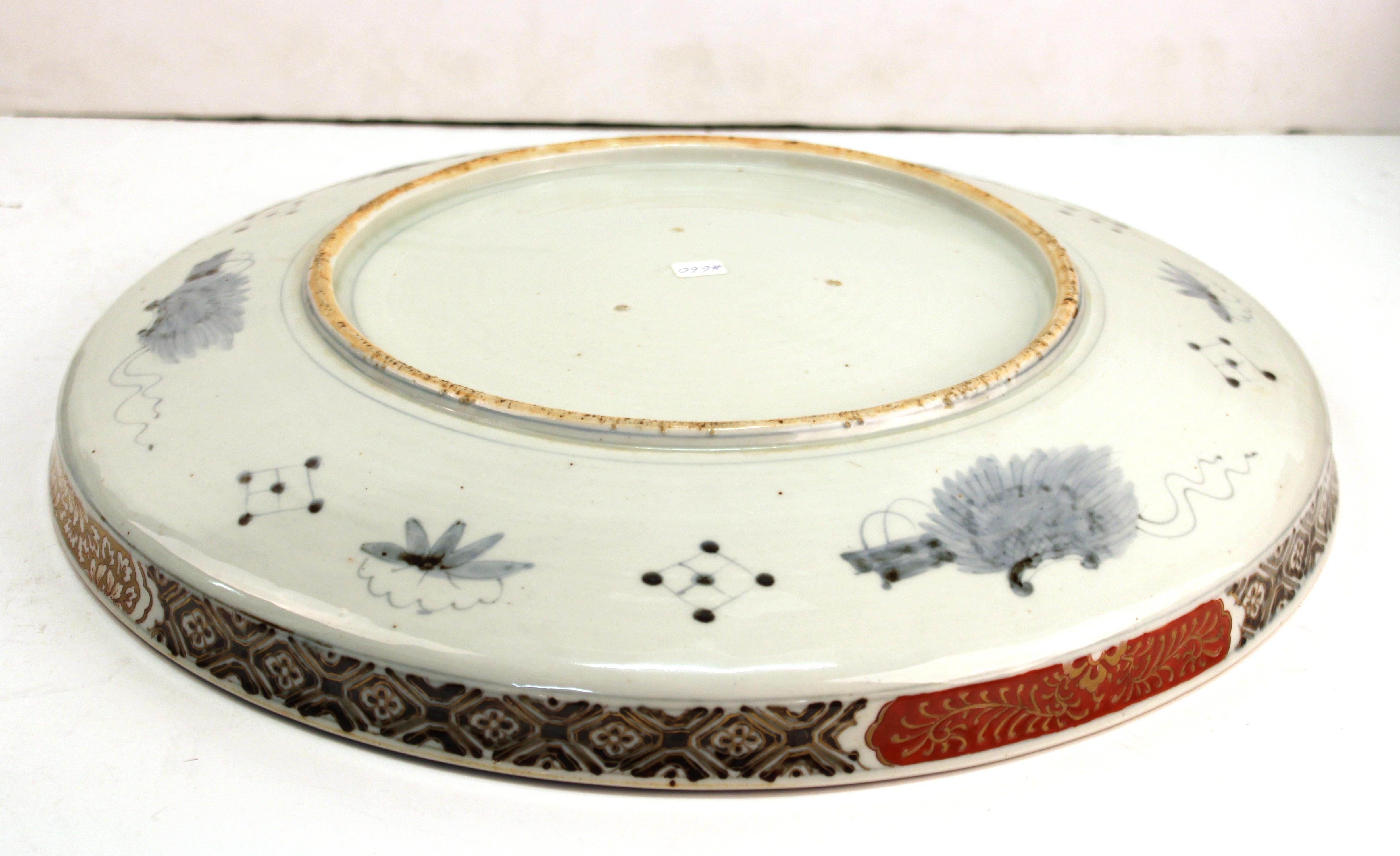 Japanese Meiji Porcelain Charger with Fish Theme For Sale 8