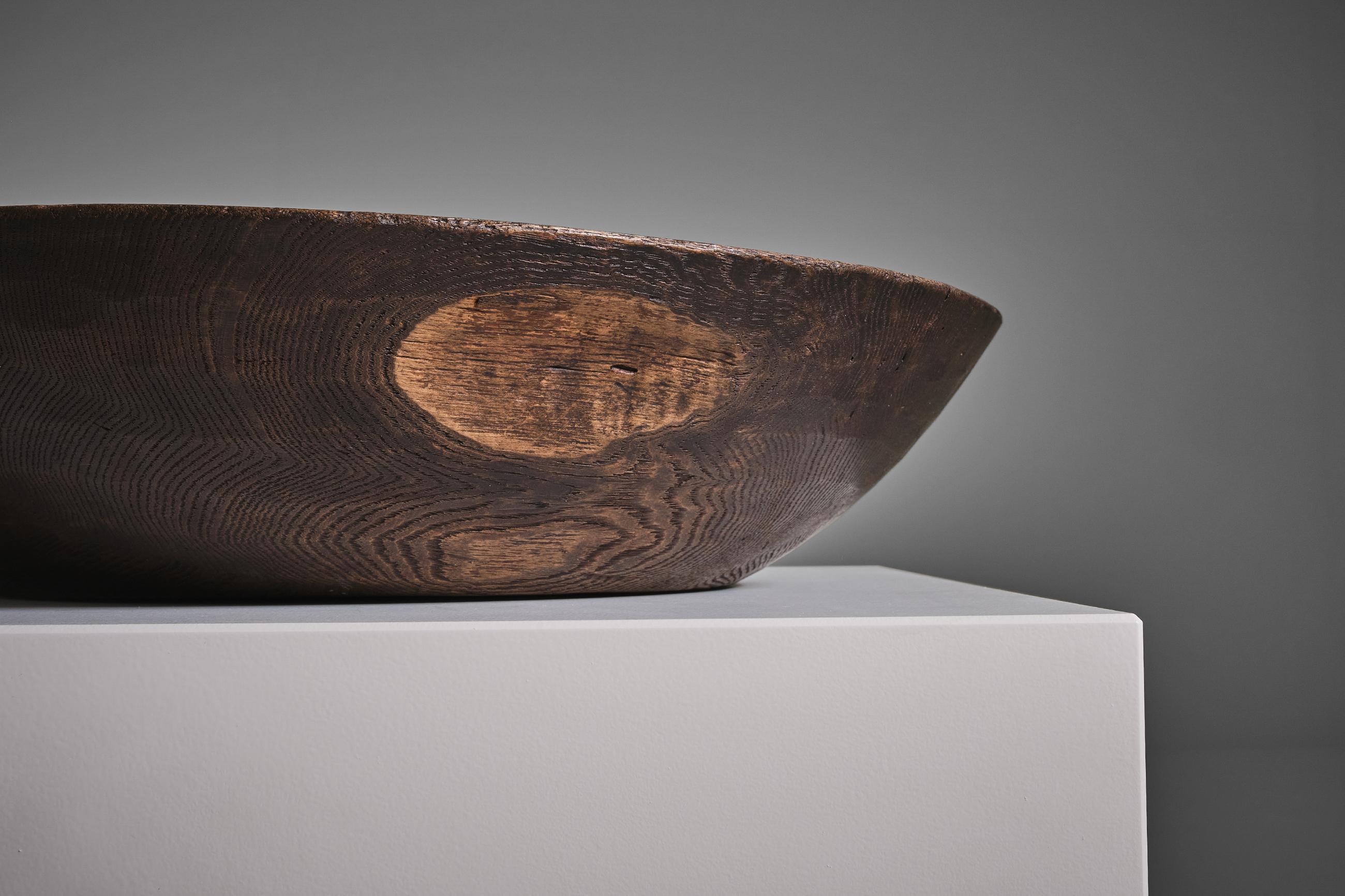 Japonisme Japanese Elm Wooden Bowl, Early 20th Century