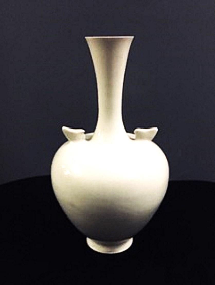Japanische Kaiser Shōwa Mashiko-Ware Vase aus weiß glasiertem Porzellan, ca. 1980 (Japonismus) im Angebot