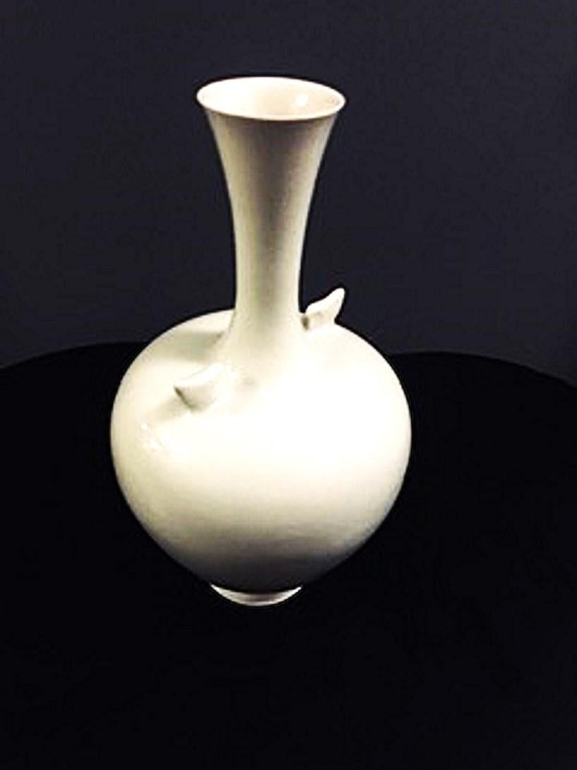 Japanische Kaiser Shōwa Mashiko-Ware Vase aus weiß glasiertem Porzellan, ca. 1980 (Glasiert) im Angebot