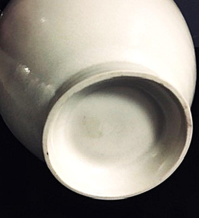 Japanische Kaiser Shōwa Mashiko-Ware Vase aus weiß glasiertem Porzellan, ca. 1980 im Angebot 1