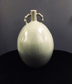 Japanese Emperor Shōwa Period Classic Oval-Shaped Vase, Ca. 1960