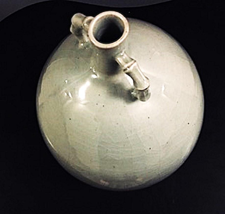 Metà XX secolo Vaso classico a forma ovale del periodo dell'imperatore giapponese Shōwa, circa. 1960 in vendita