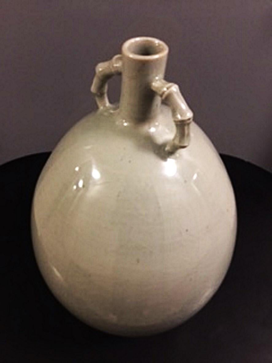 Porcellana Vaso classico a forma ovale del periodo dell'imperatore giapponese Shōwa, circa. 1960 in vendita