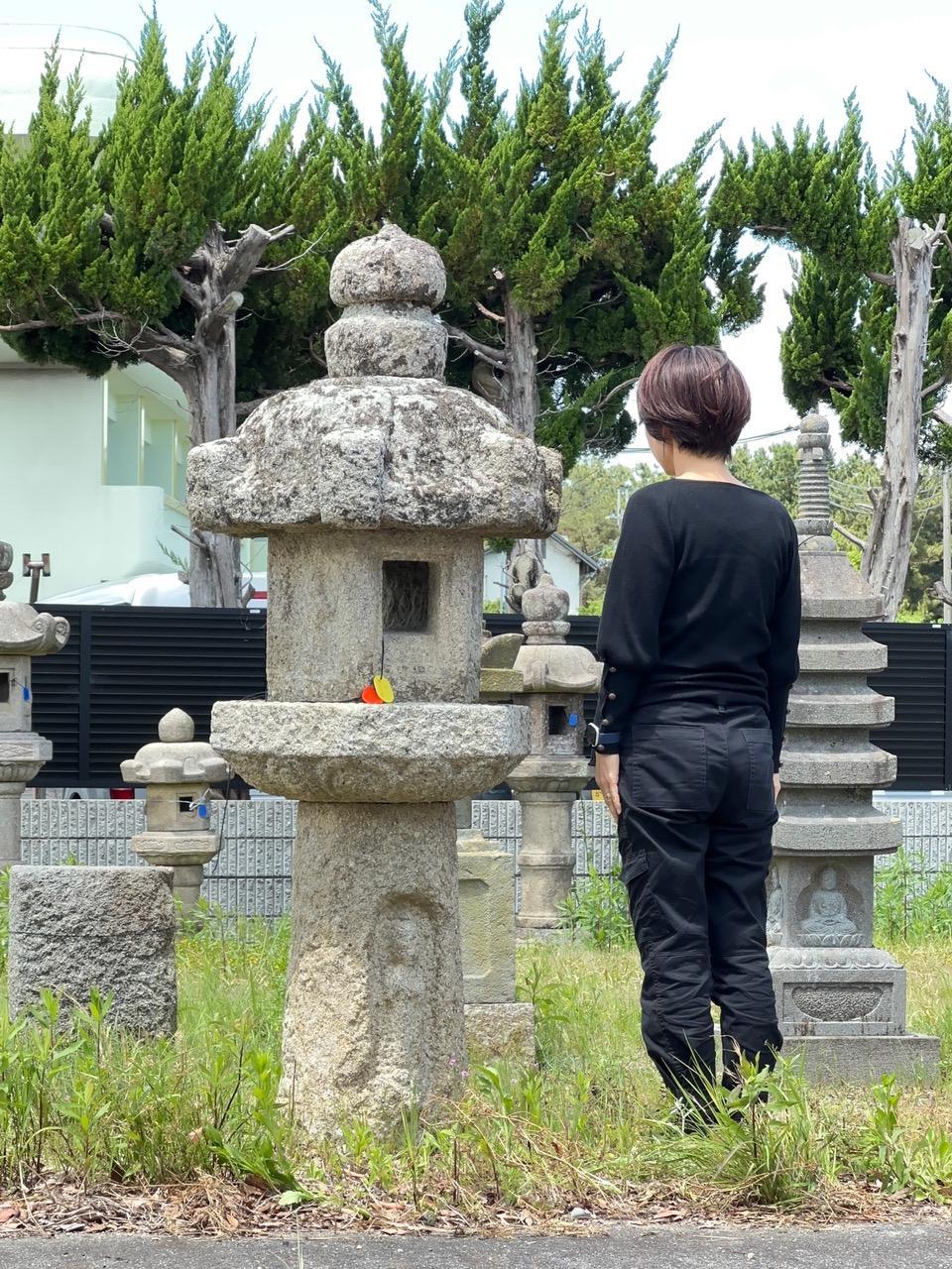 Excepcional Farol Cristiano Japonés Antiguo de Granito y Piedra Edo en venta