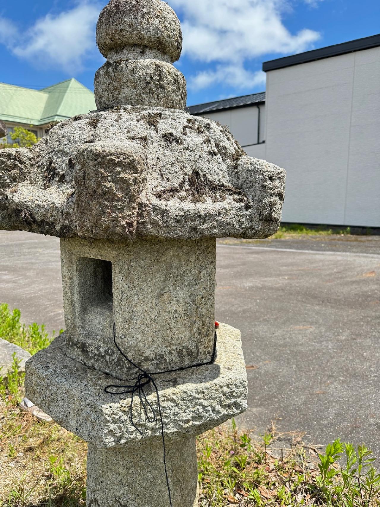 Excepcional Farol Cristiano Japonés Antiguo de Granito y Piedra en venta 1