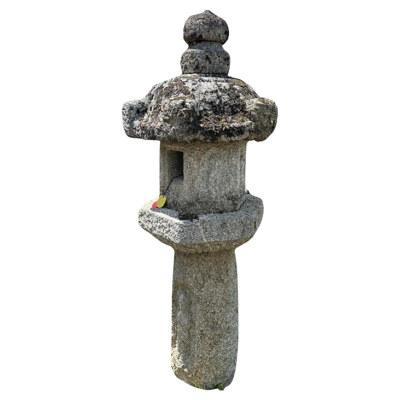 Excepcional Farol Cristiano Japonés Antiguo de Granito y Piedra en venta 2