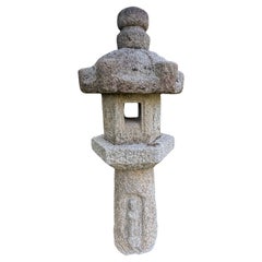 Excepcional Farol Cristiano Japonés Antiguo de Granito y Piedra