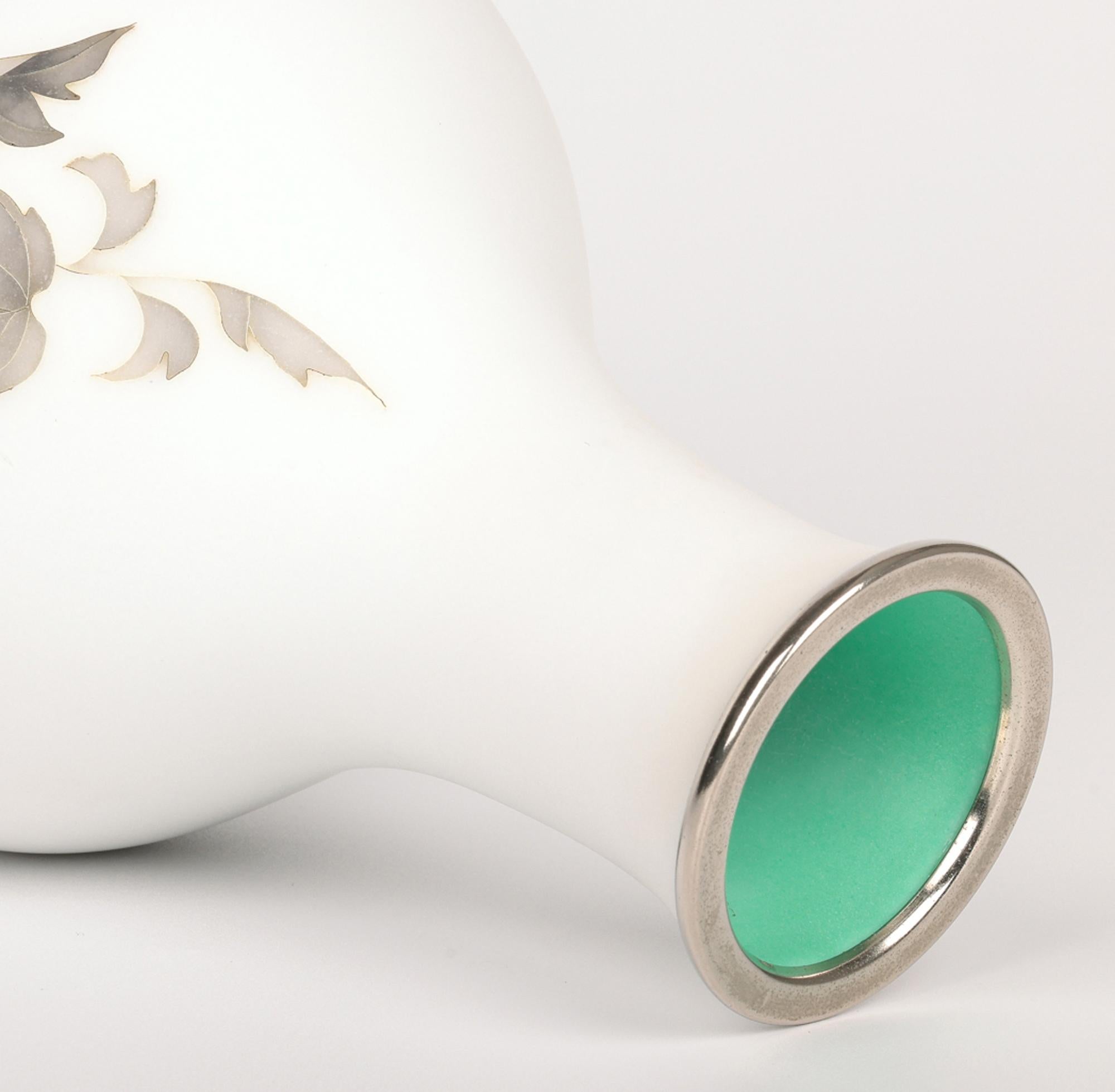 Eccezionale vaso giapponese in argento con smalto cloisonne satinato in vendita 7