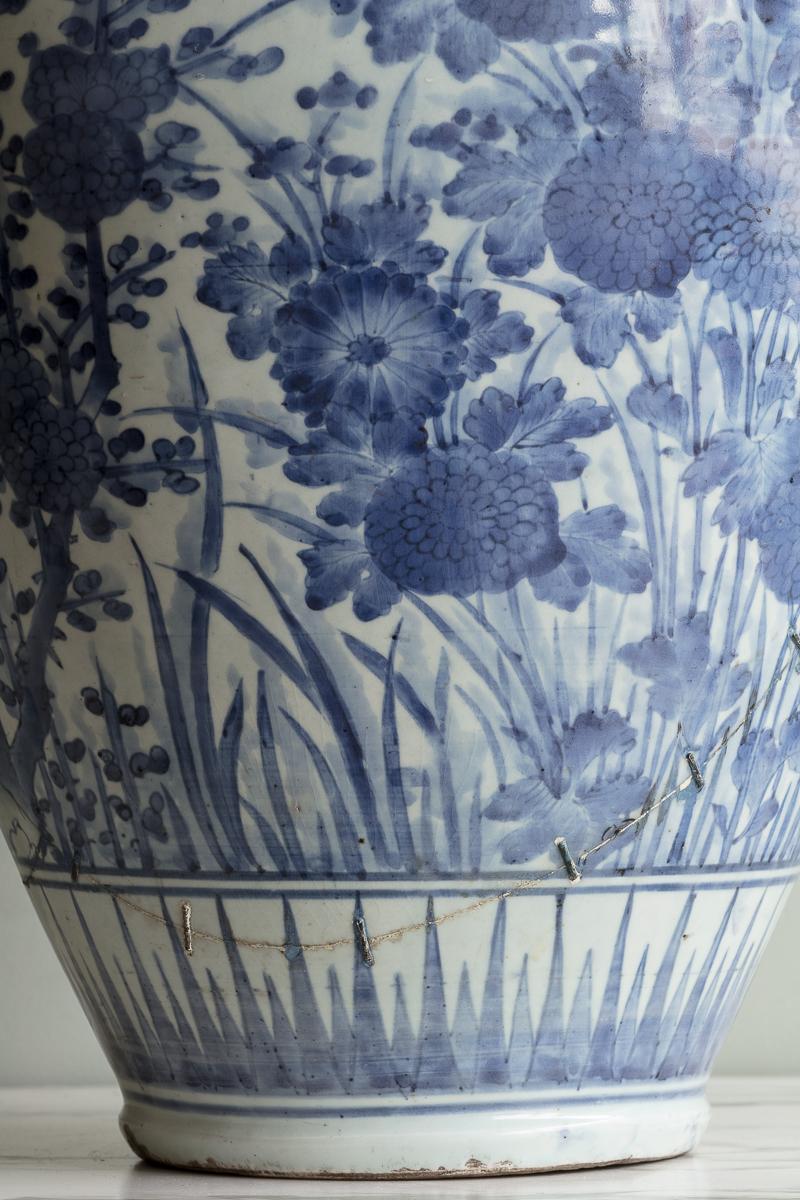 Vaso giapponese da esportazione blu e bianco, XVIII secolo In condizioni buone in vendita a London, GB