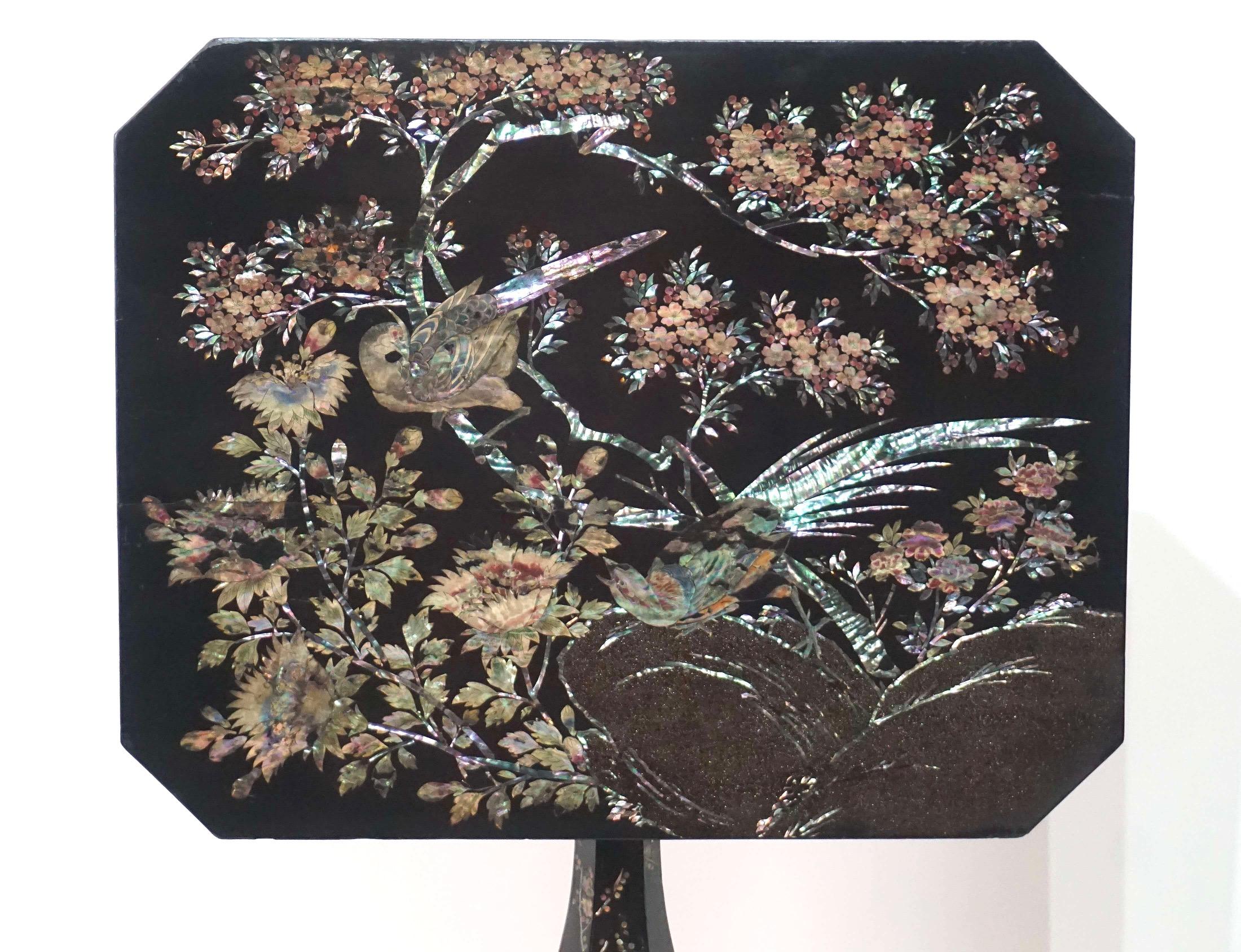 Edo Japanese Export Lacquer and Abalone Inlaid Tilt-Top Stand, Nagasaki, circa 1840 For Sale