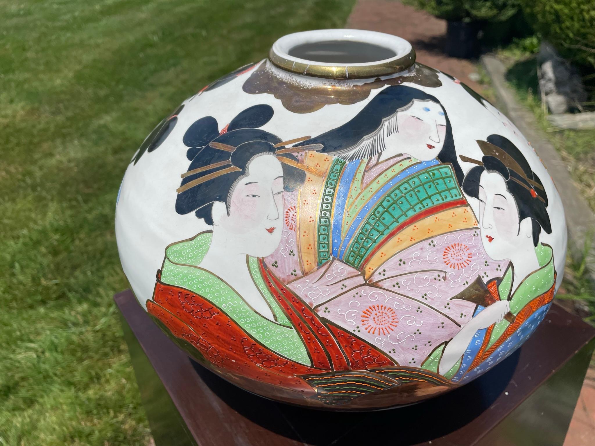 Showa Japanese Extraordinary Geisha Kimono Ladies Hand Painted Vase
