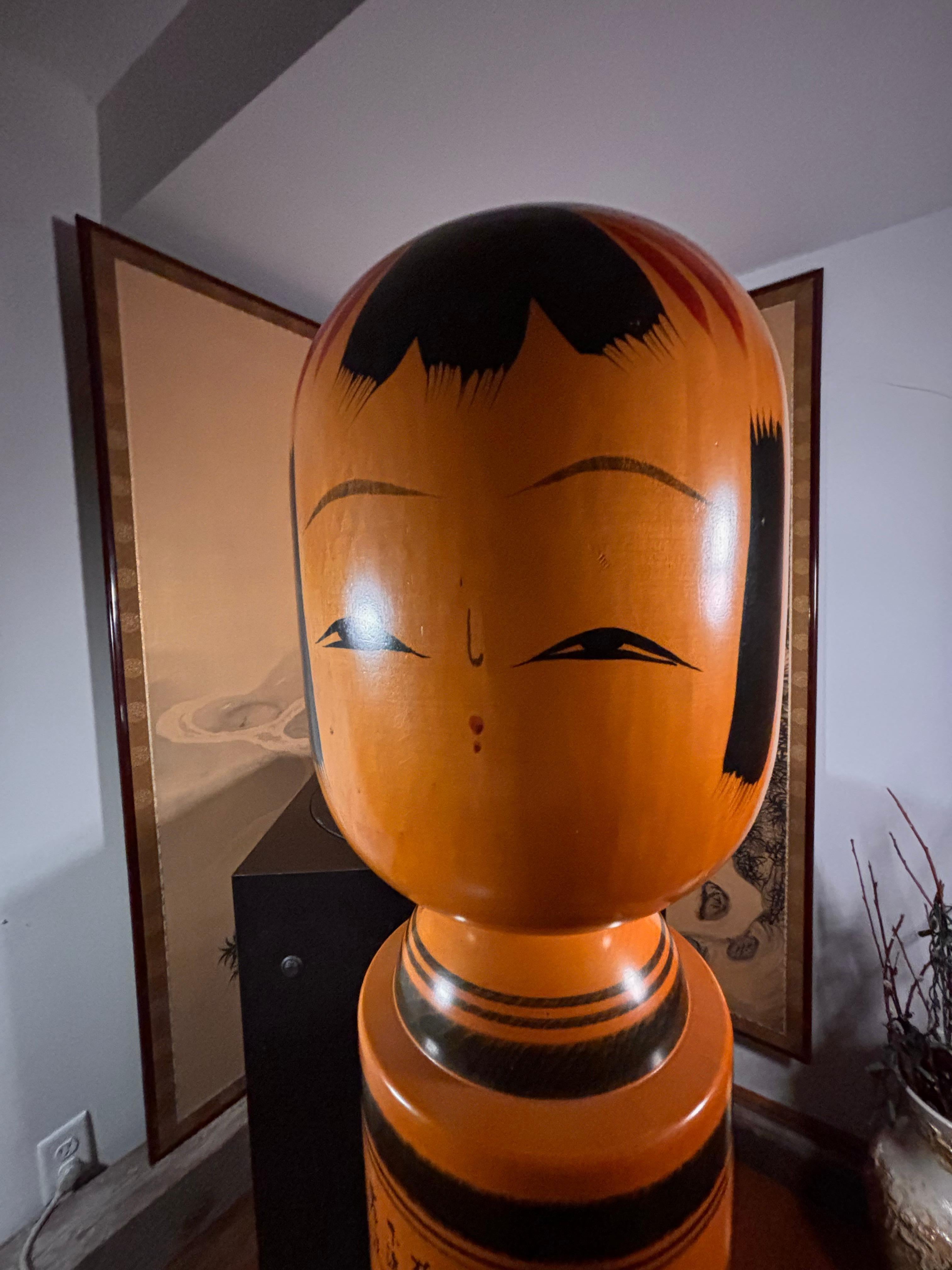 Japanische außergewöhnliche hohe 44 Zoll Kokeshi-Puppe, signiert im Angebot 7
