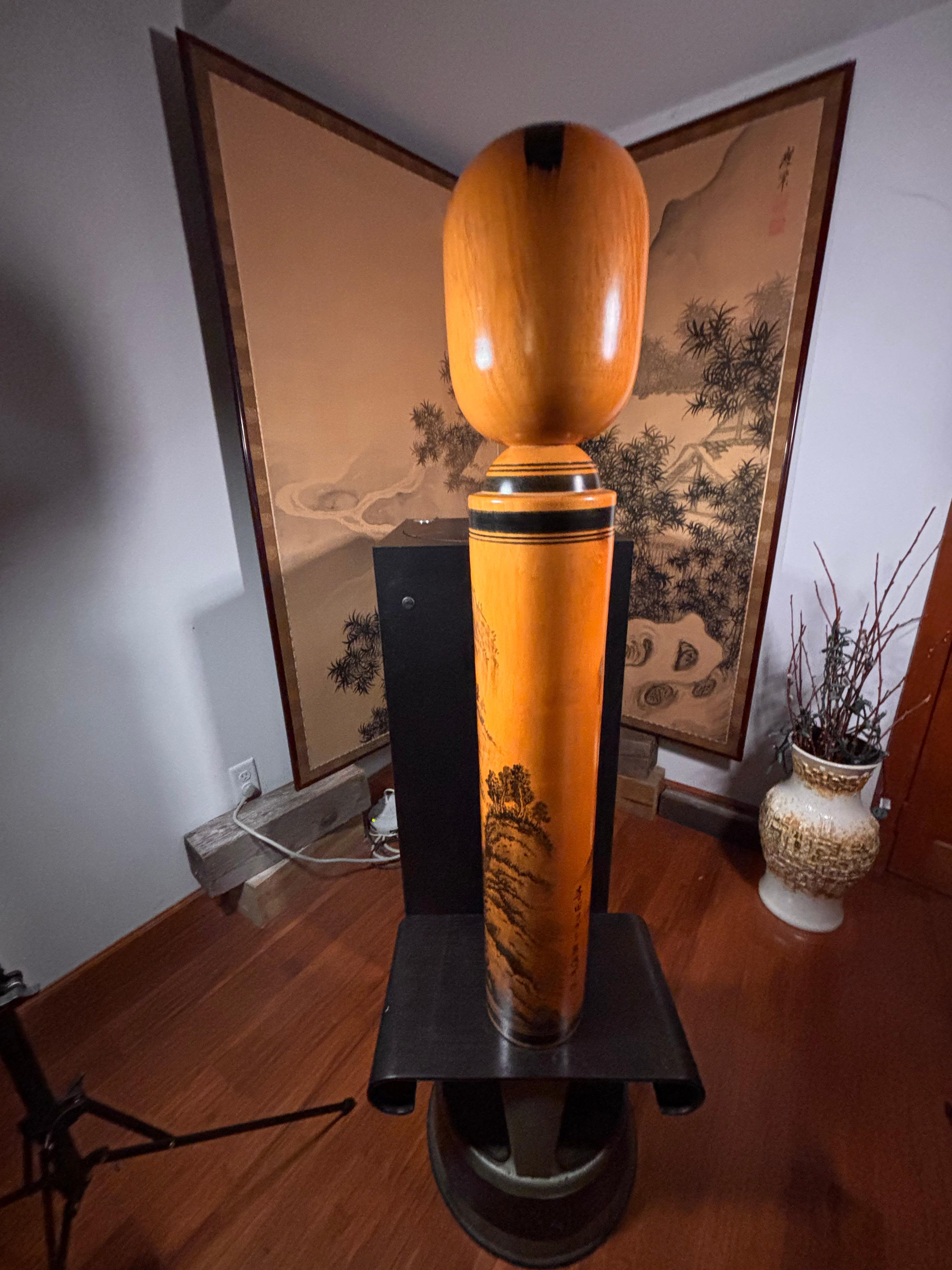 Japanische außergewöhnliche hohe 44 Zoll Kokeshi-Puppe, signiert im Angebot 2