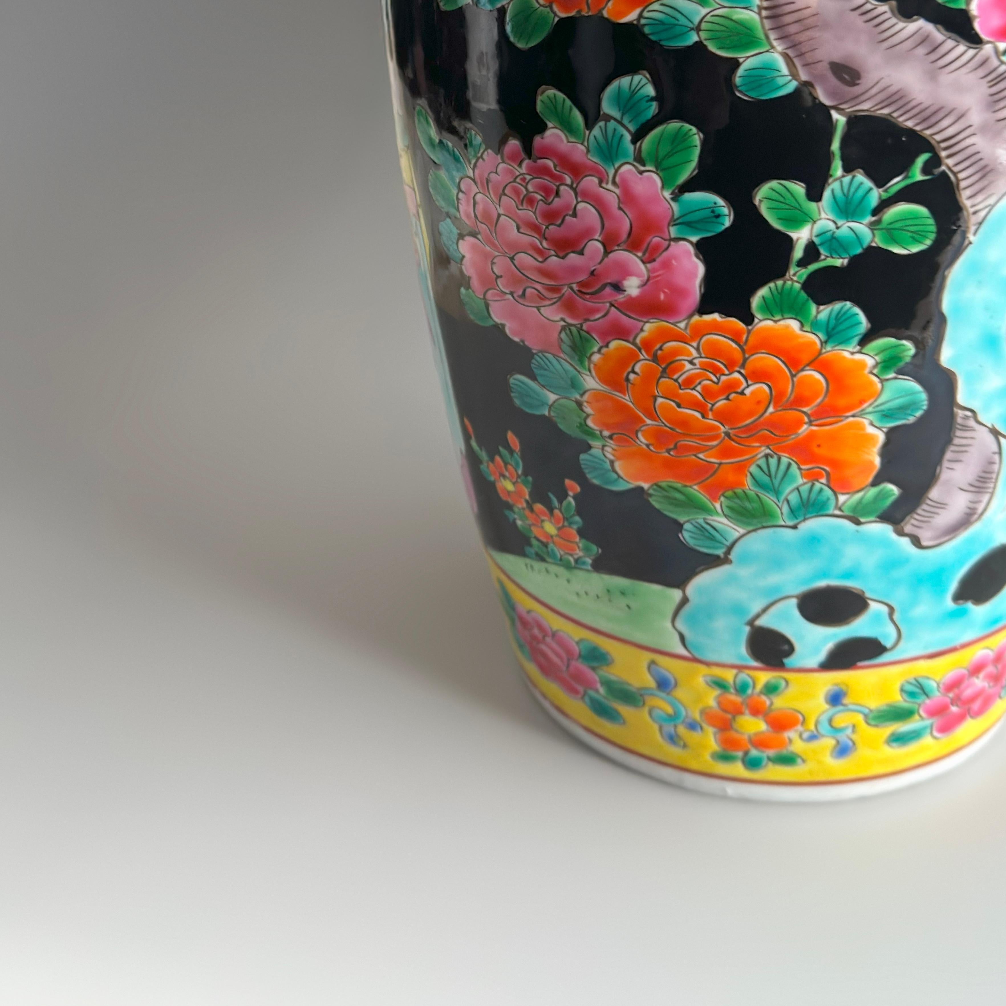 Japanese Famille Noire Porcelain Rouleau Vase by Yamatoku, Arita, 1950s en venta 2