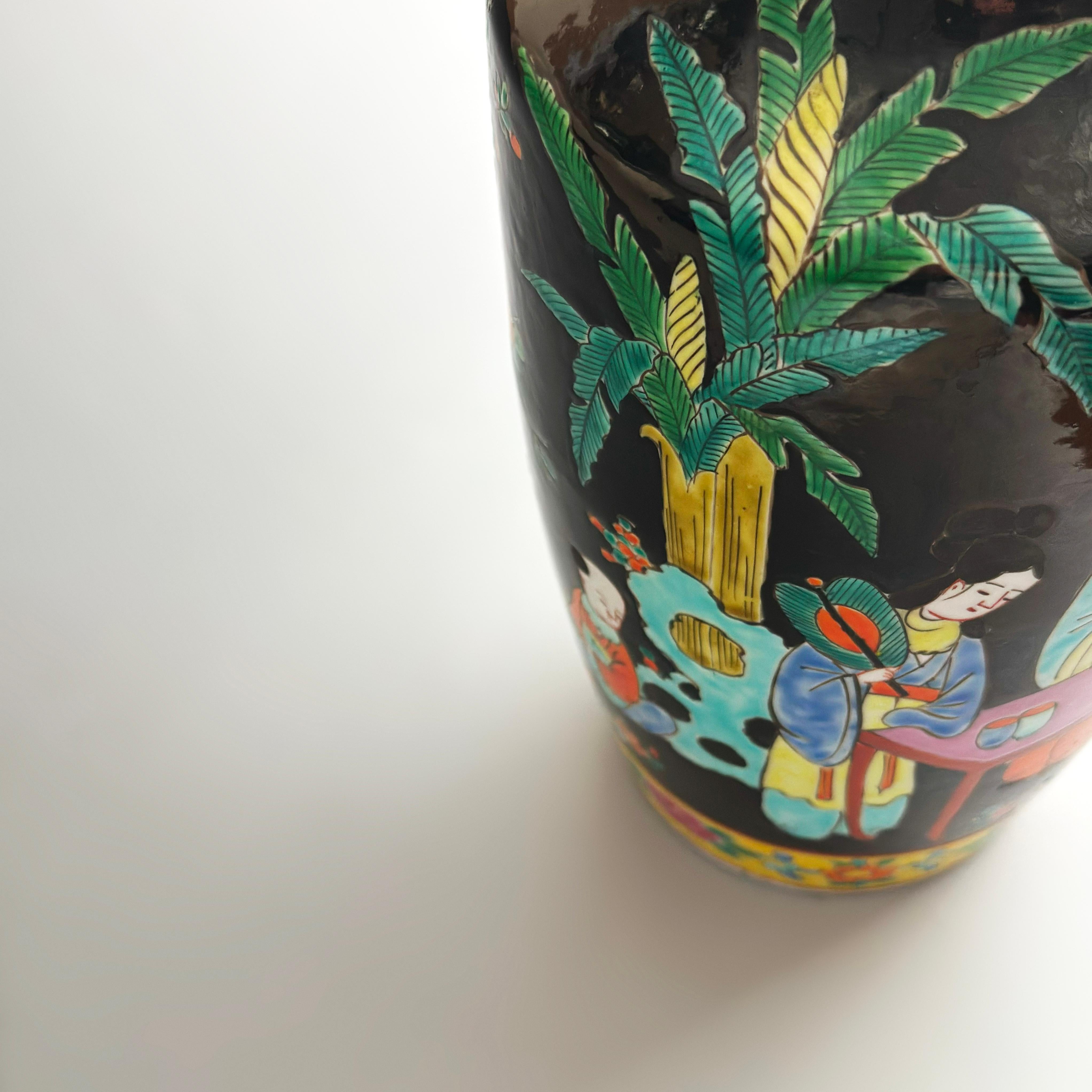 Japanese Famille Noire Porcelain Rouleau Vase by Yamatoku, Arita, 1950s siglo XX en venta