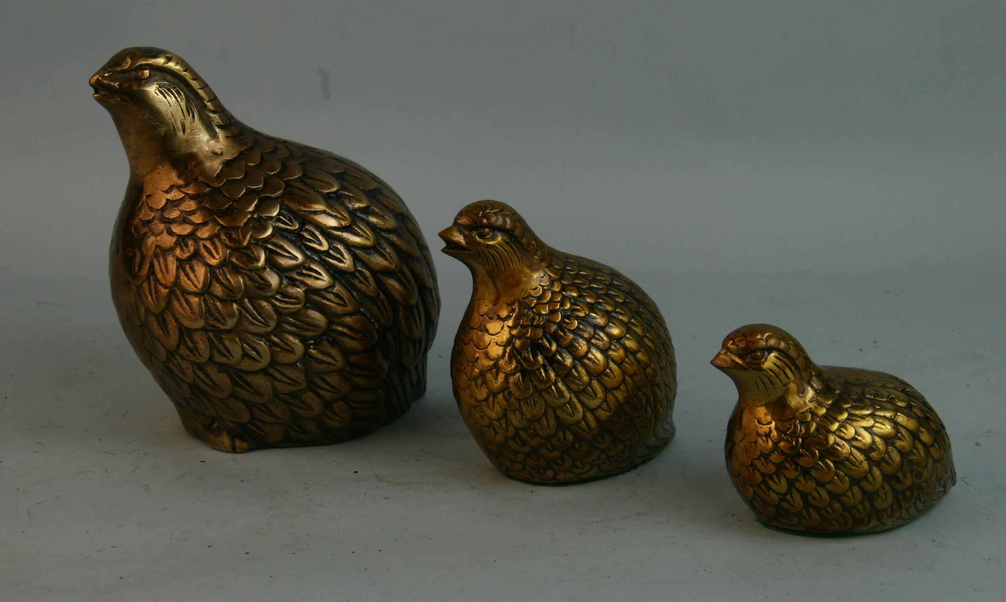 Beautiful family of 3 finely detailed Japanese brass quail sculptures.
An unusual opportunity to own a rare set of 3 brass quail sculptures
Size 4 x 5 x 6.5